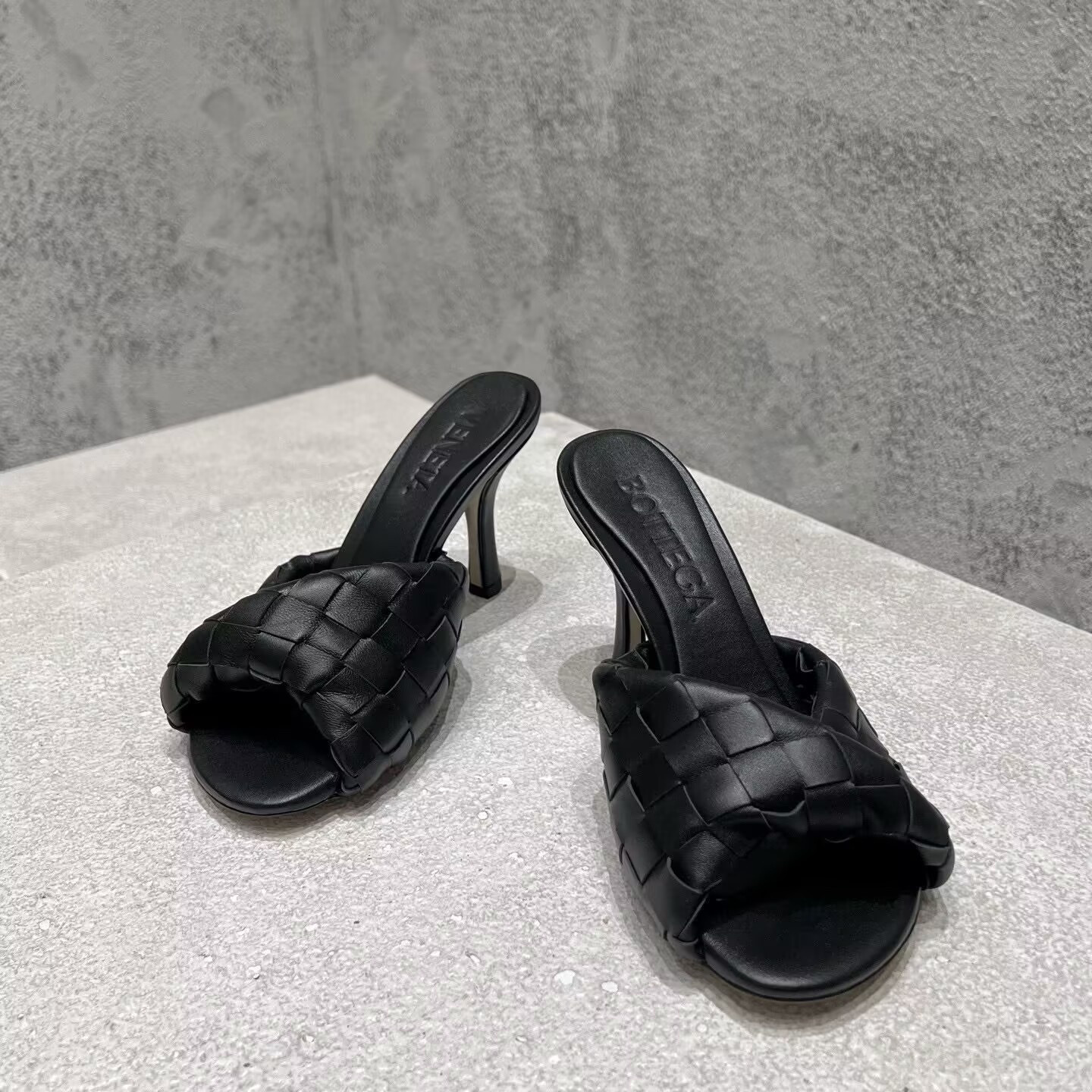UA Bottega Veneta Blink Slides