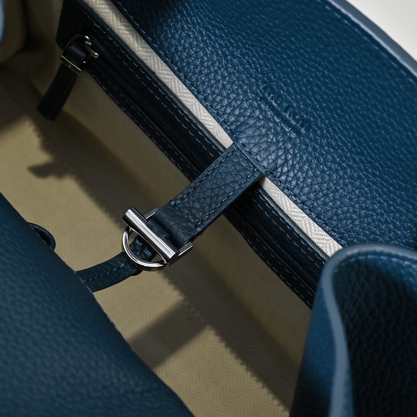 THE ROW MARGAUX 12 32x15x25cm