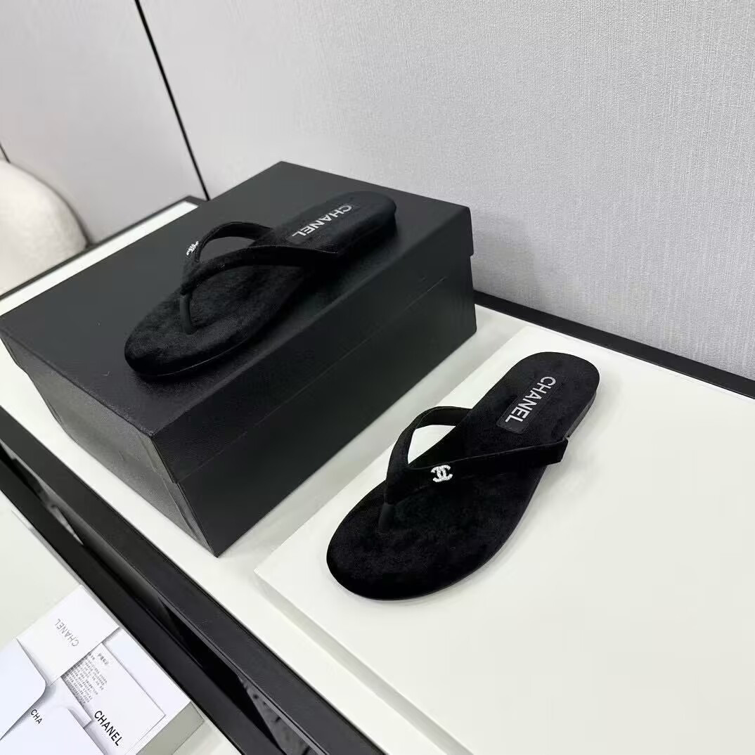 UA Chanel Slides