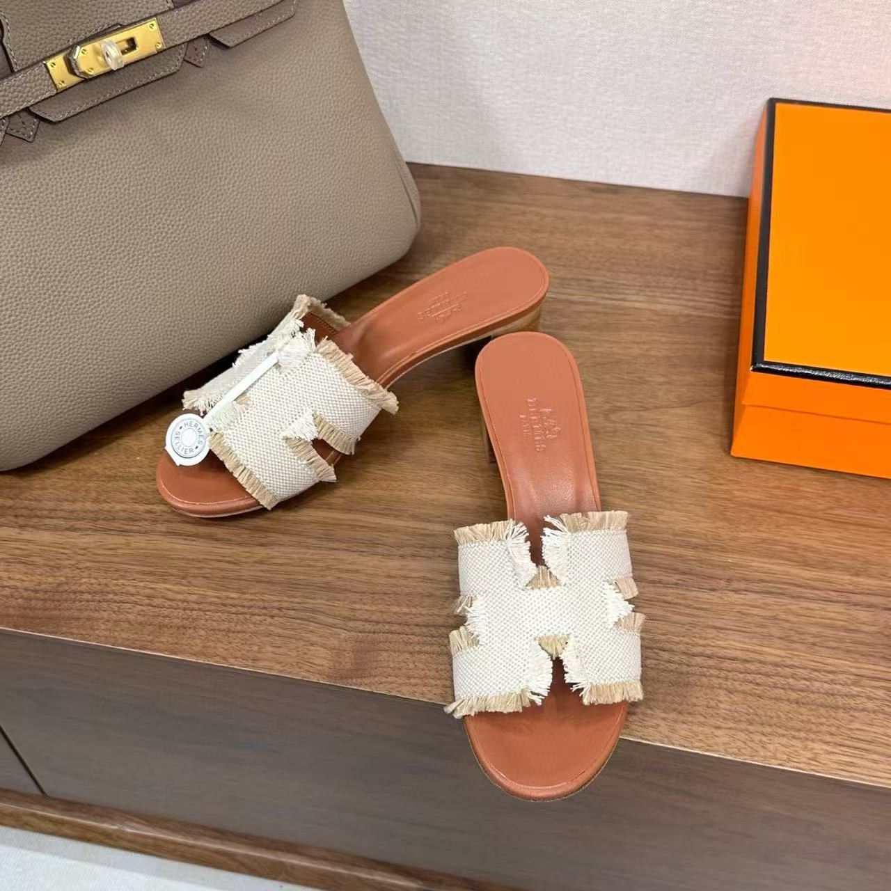 UA Hermès Oasis Sandal