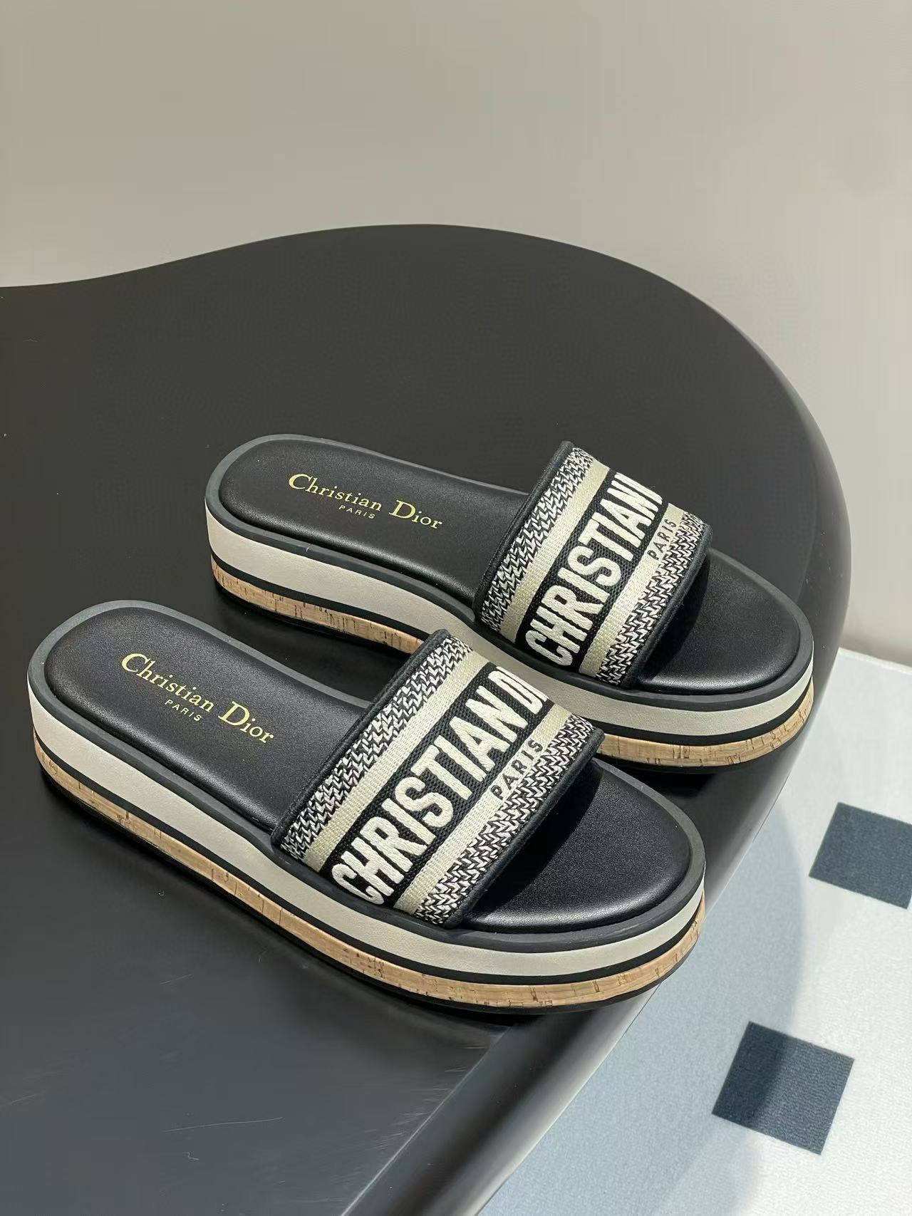 UA Dioriviera Dway Platform Slide