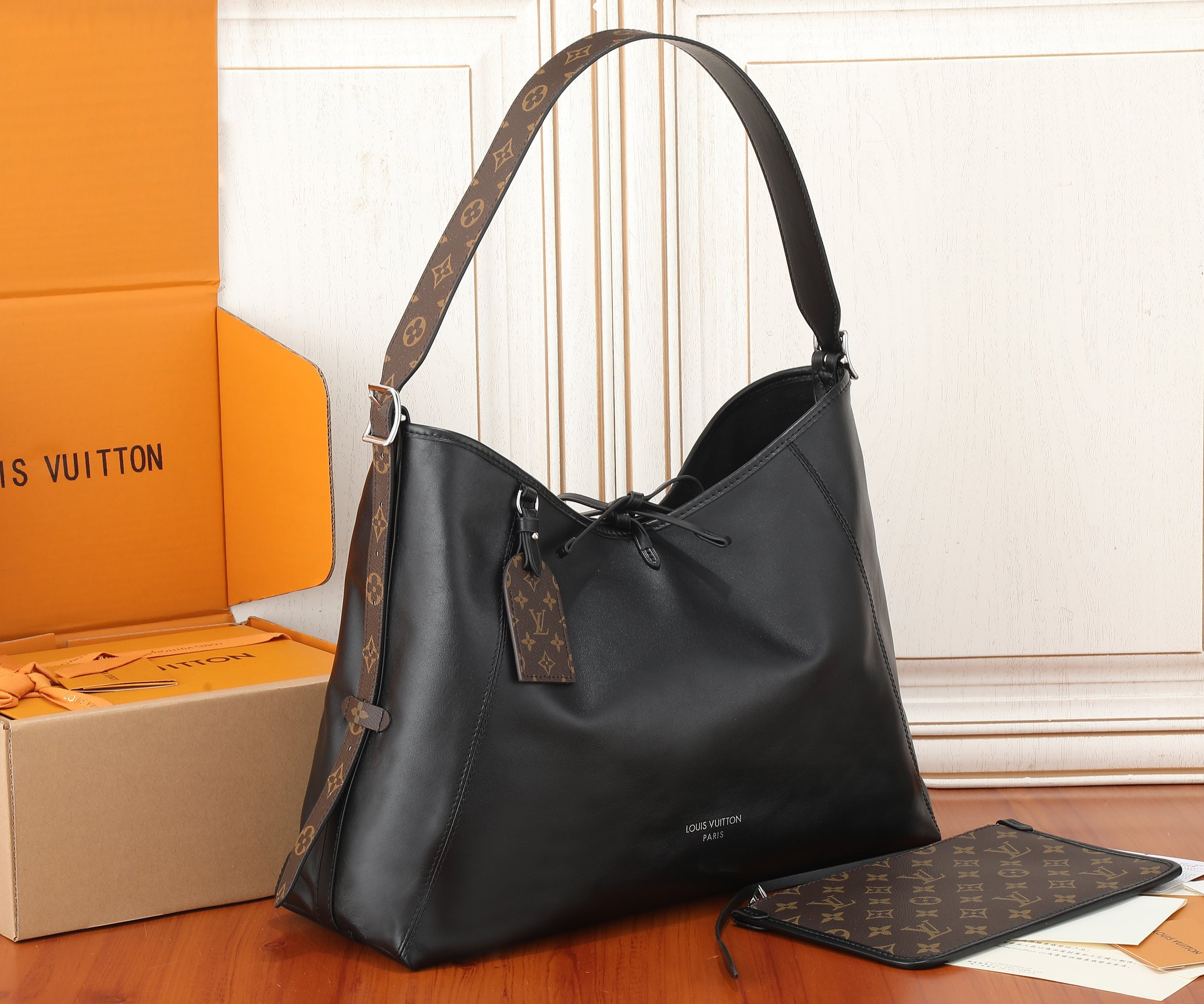LV CarryAll MM M25143 39x30x15CM