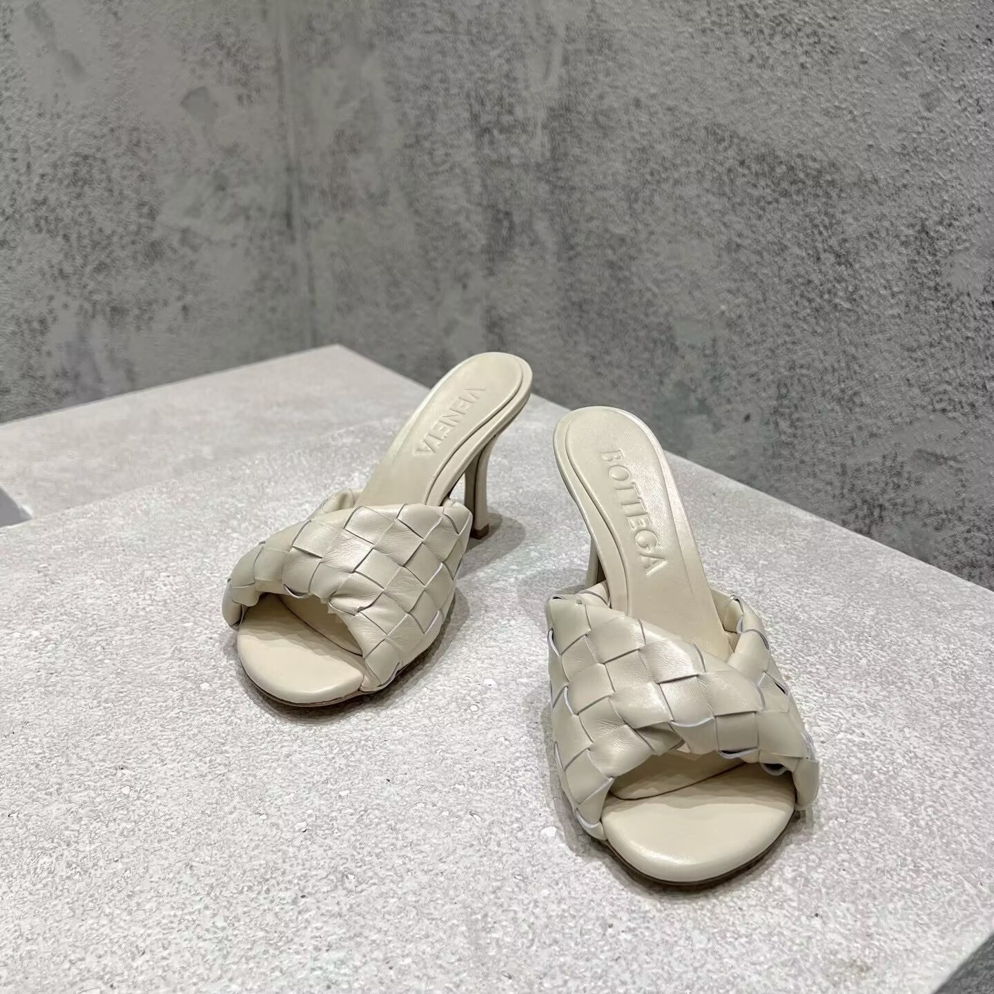 UA Bottega Veneta Blink Slides