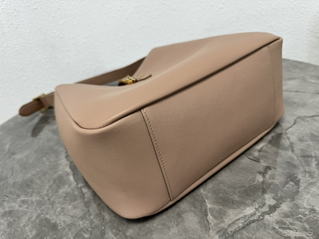 YSL LE 5 À 7 30 X 31 X 13 CM