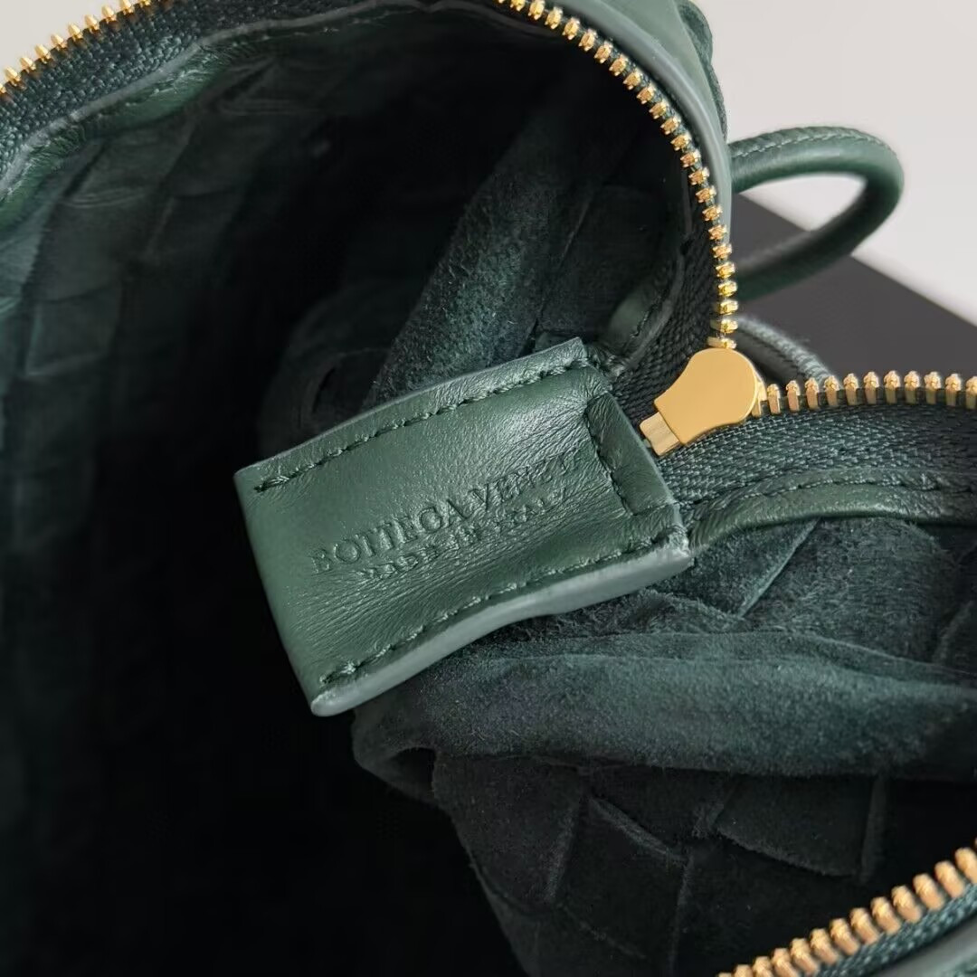 Bottega Veneta Medium Loop Cross-Body Bag 22x15x8cm