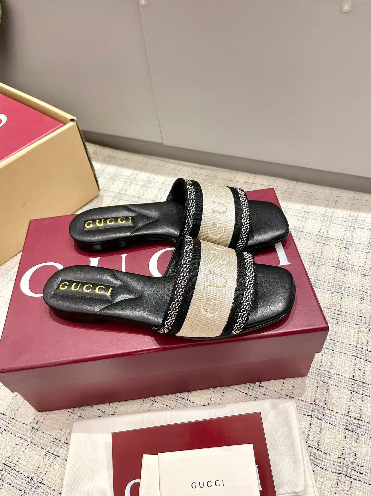 UA Gucci Women