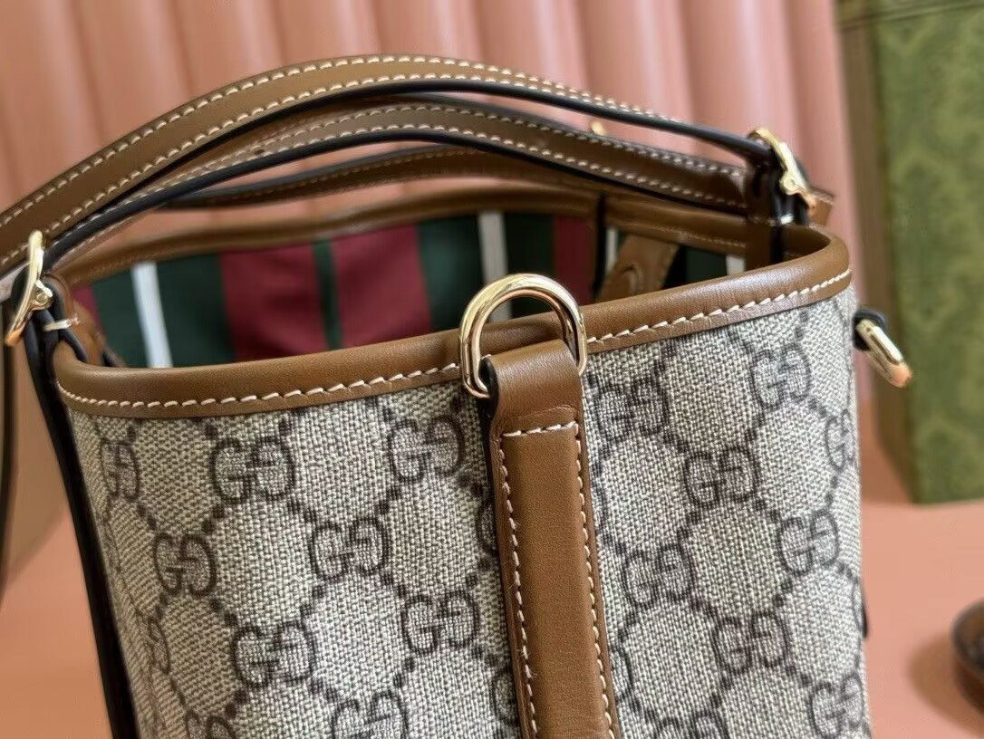 Gucci GG Emblem Tote Bag 31x18.5x11.5cm