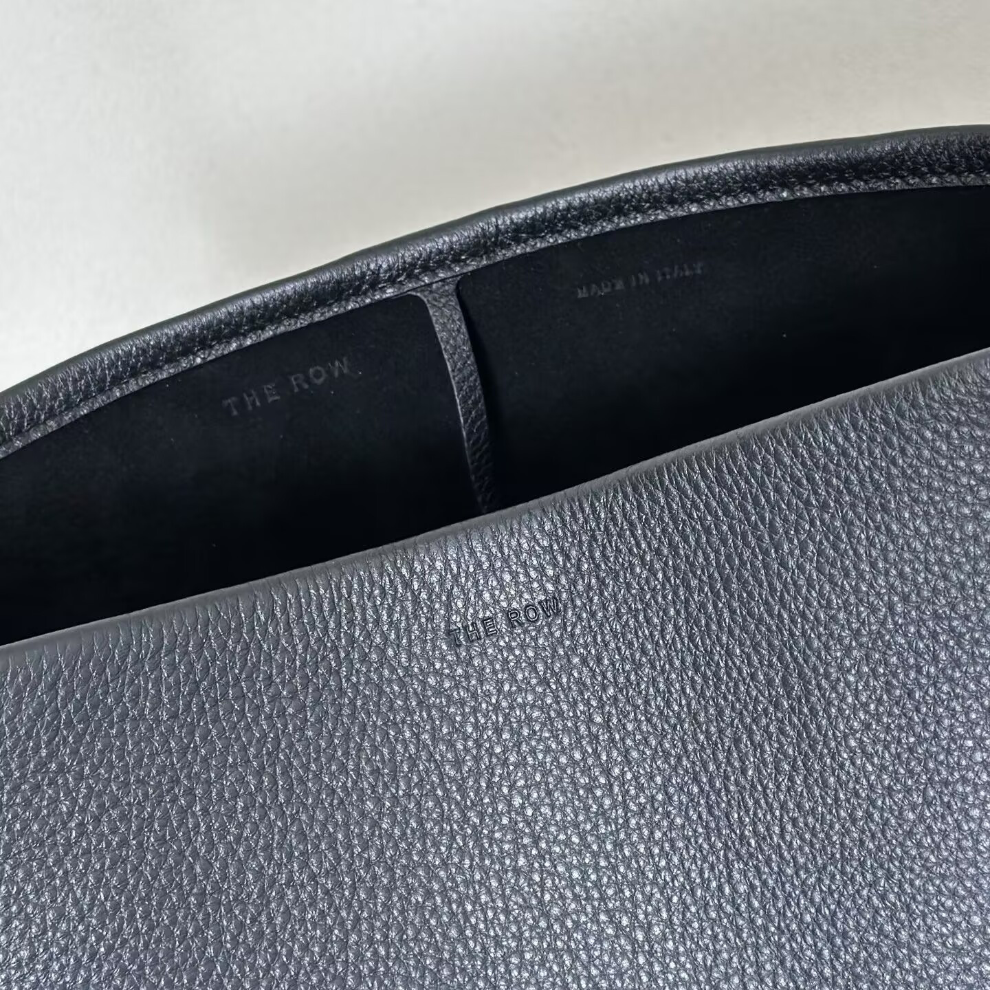 The Row Medium N/S Park Tote Bag in Leather 16.5x16.5x28cm