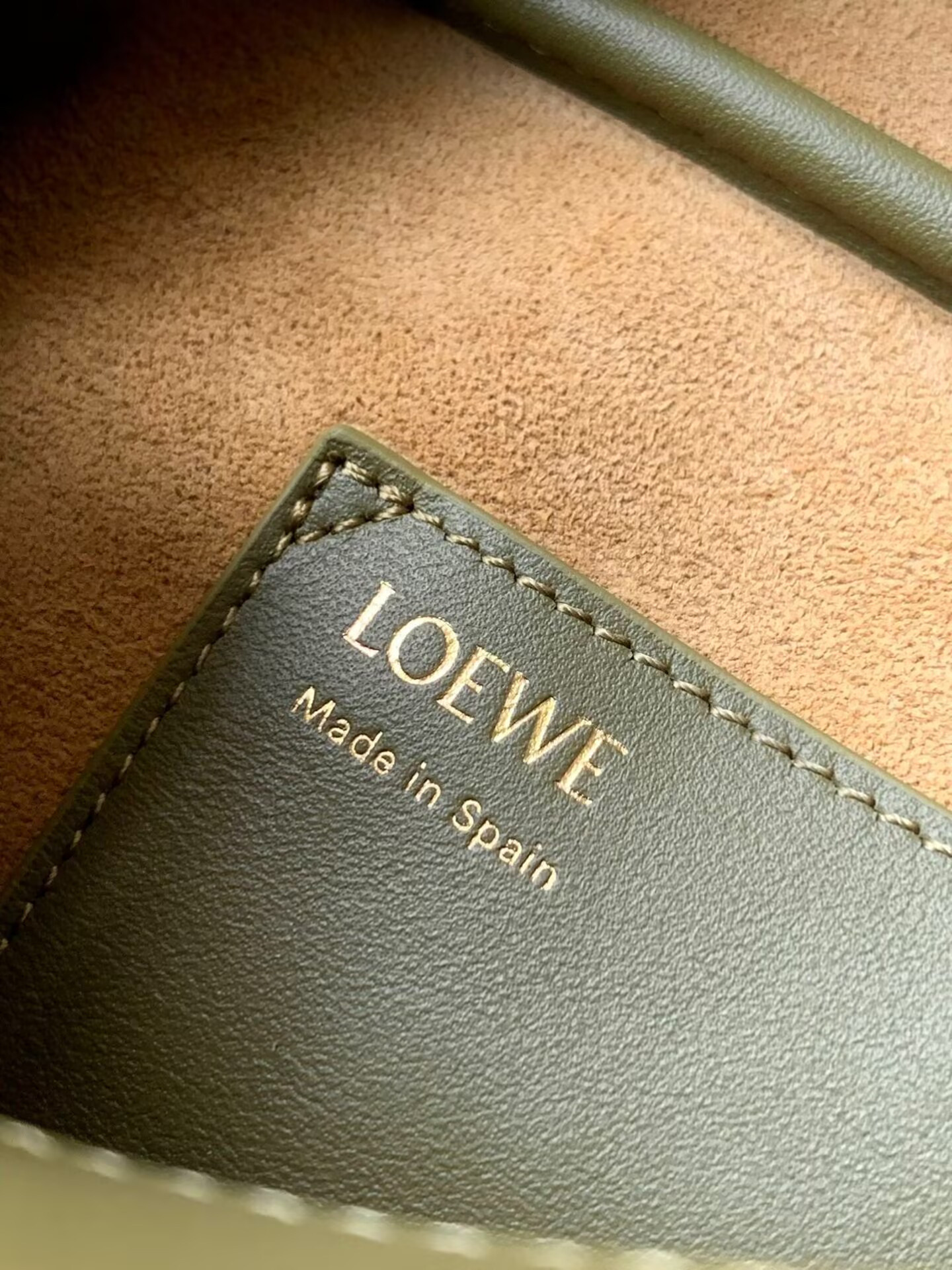Loewe Amazona 23 Cropped bag in nappa calfskin 23x11x10cm