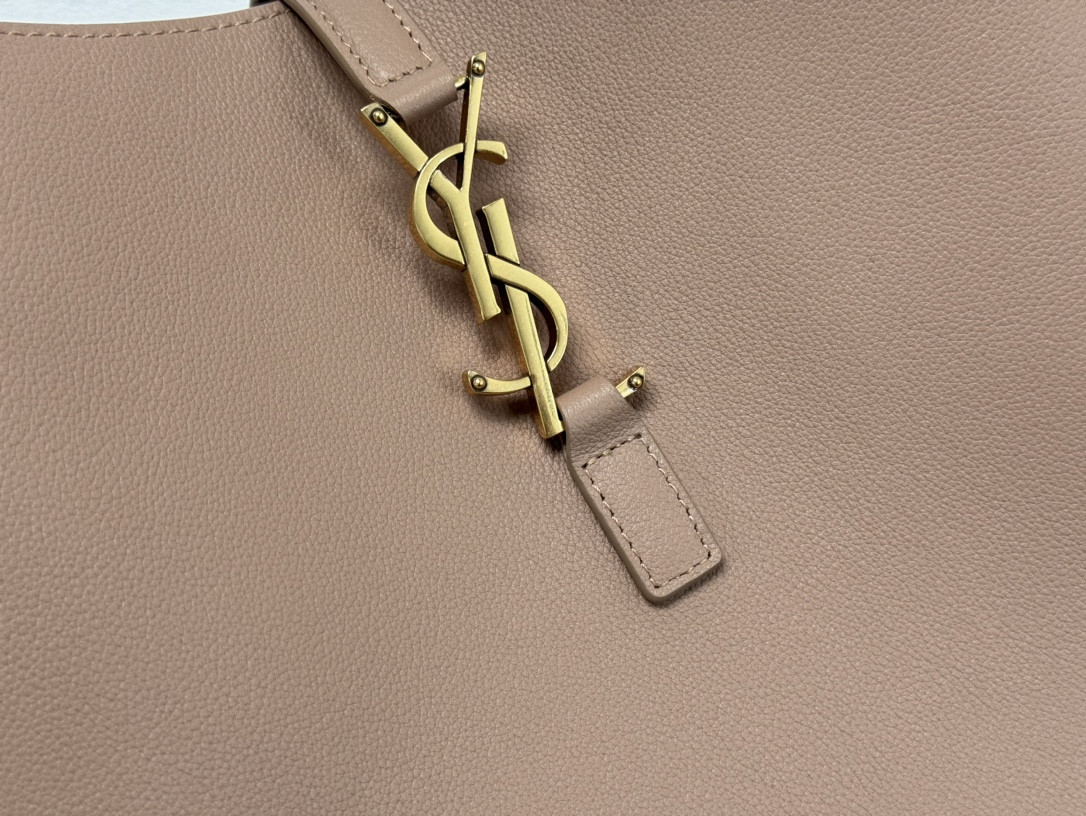 YSL LE 5 À 7 30 X 31 X 13 CM