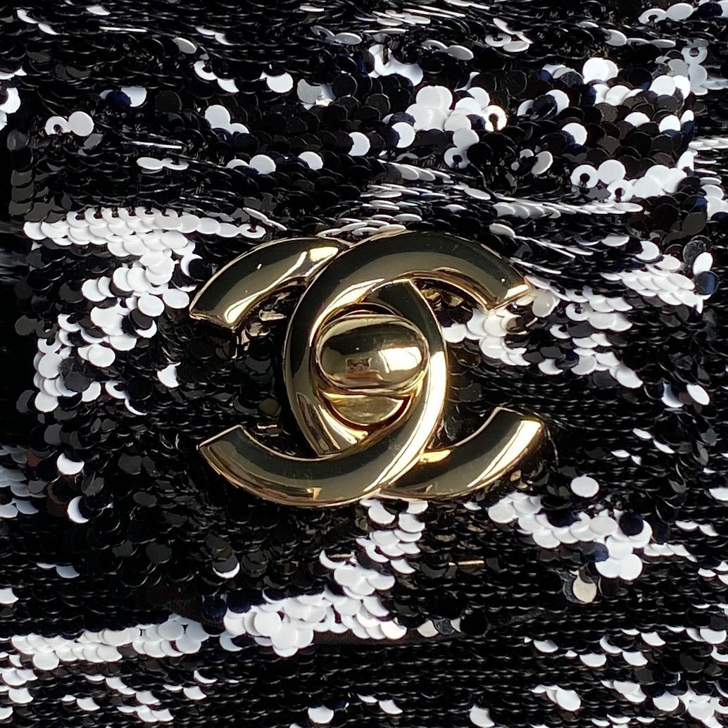 Chanel Flap Bag 14 × 21 × 8 cm