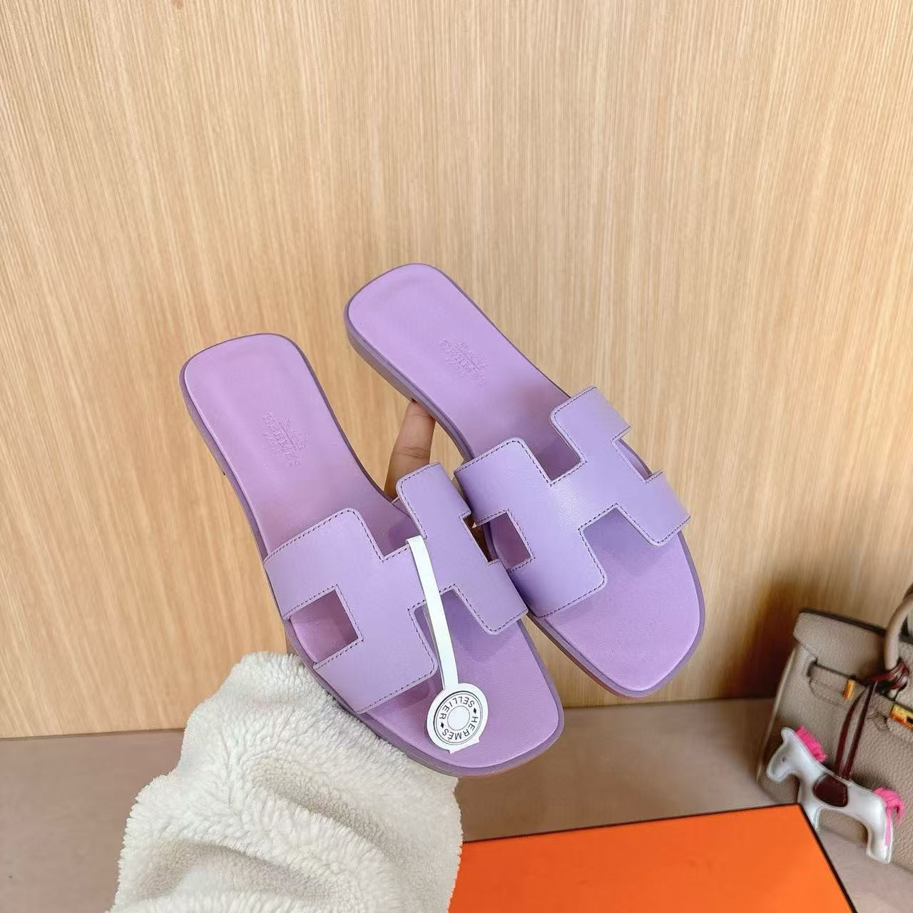 UA Hermès Oran sandal