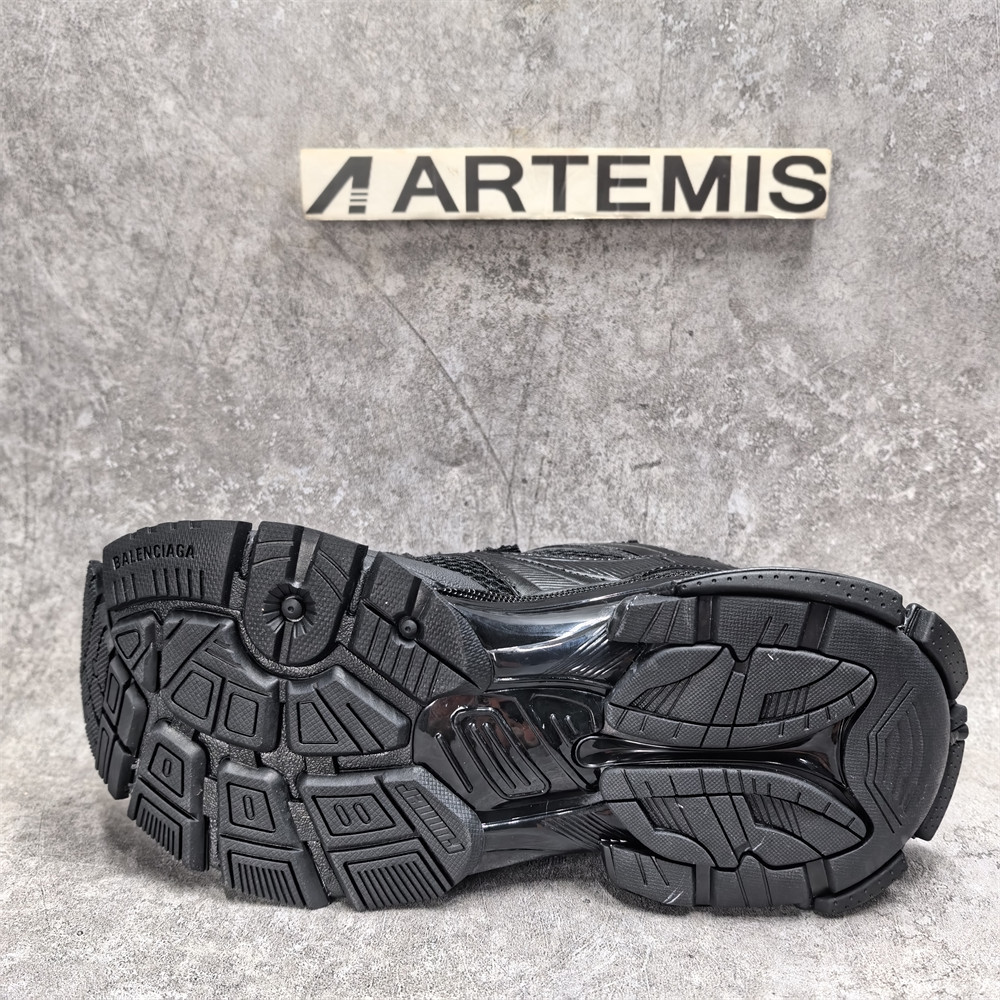 UA Balenciaga Runner Sneaker