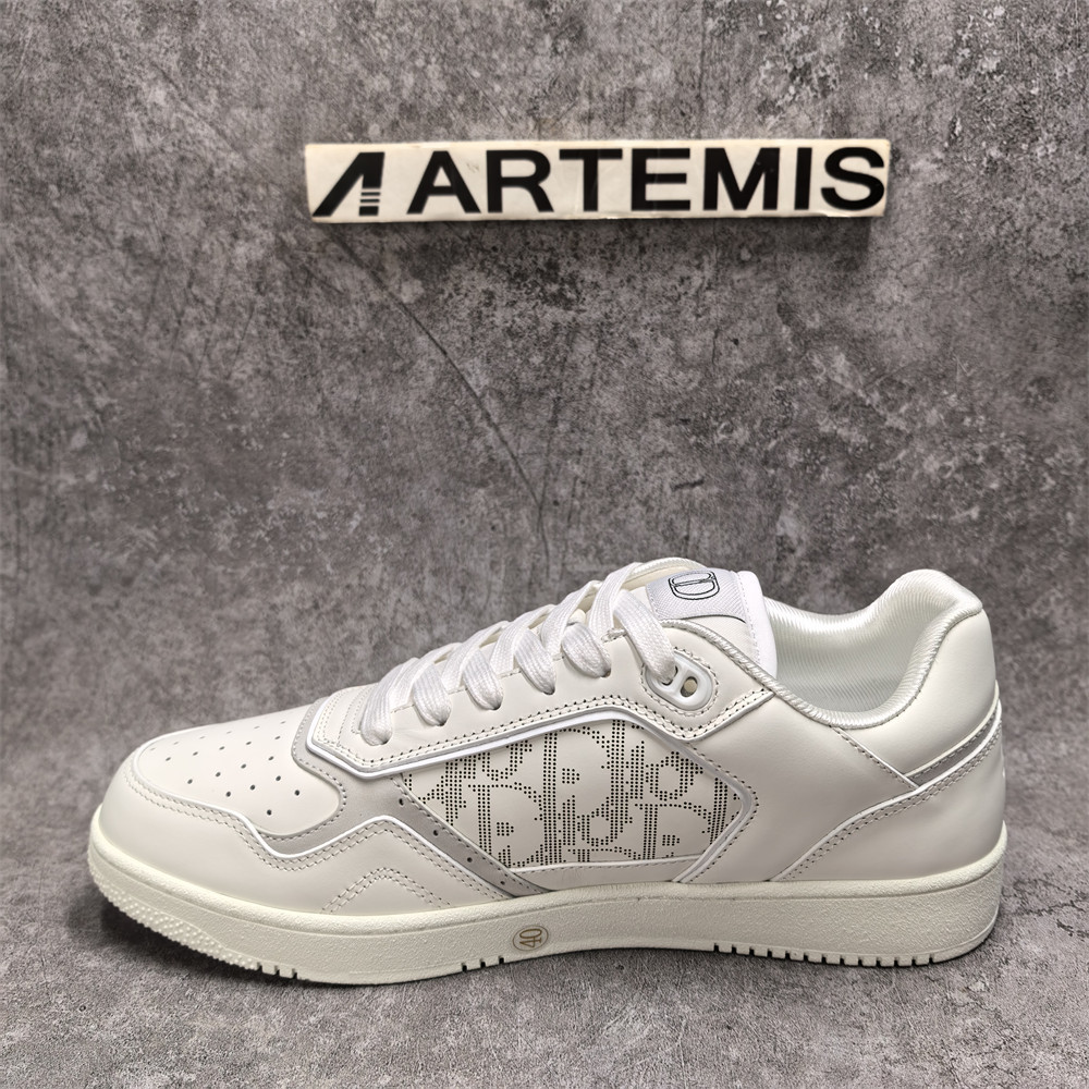 UA Dior Sneaker