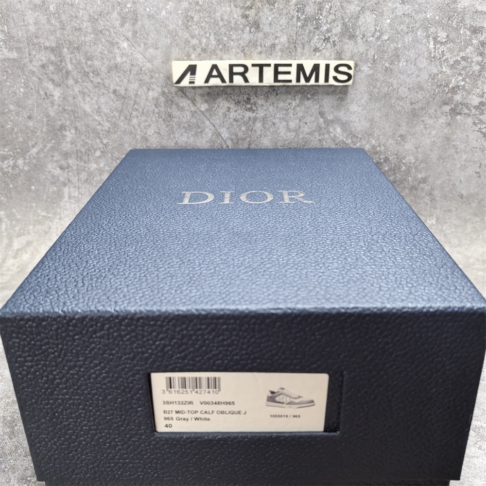 UA Dior Sneaker