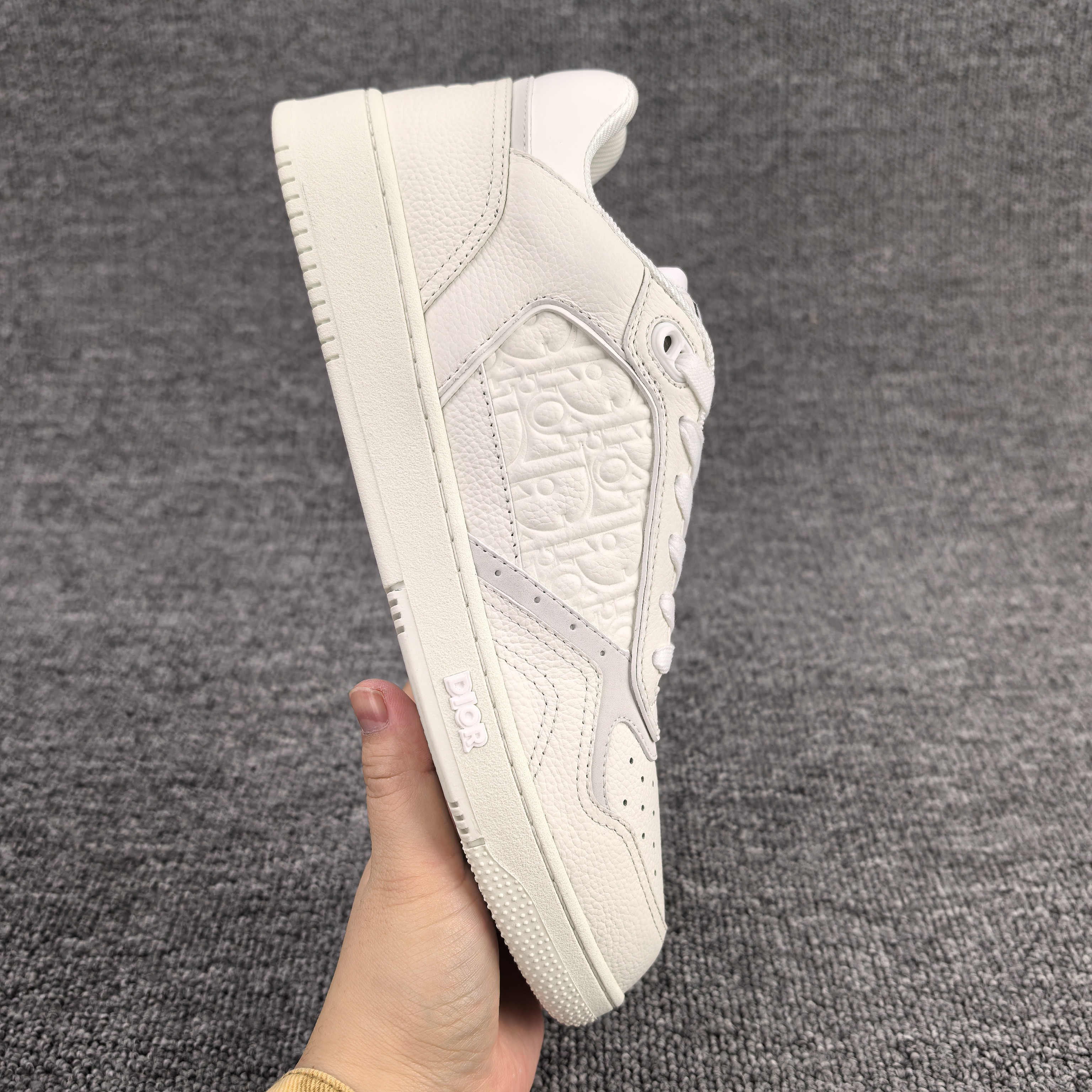 UA Dior Sneaker