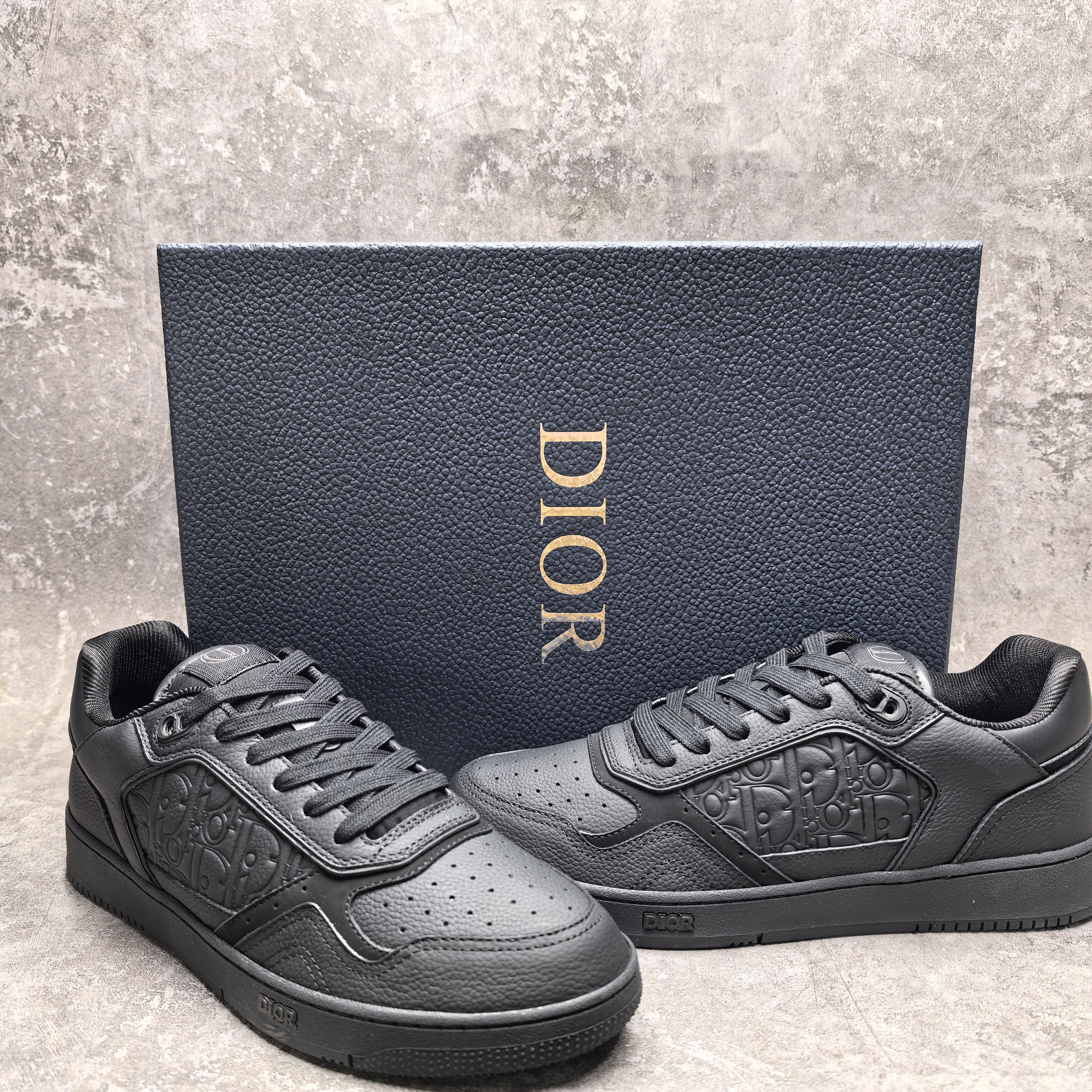 UA Dior Sneaker