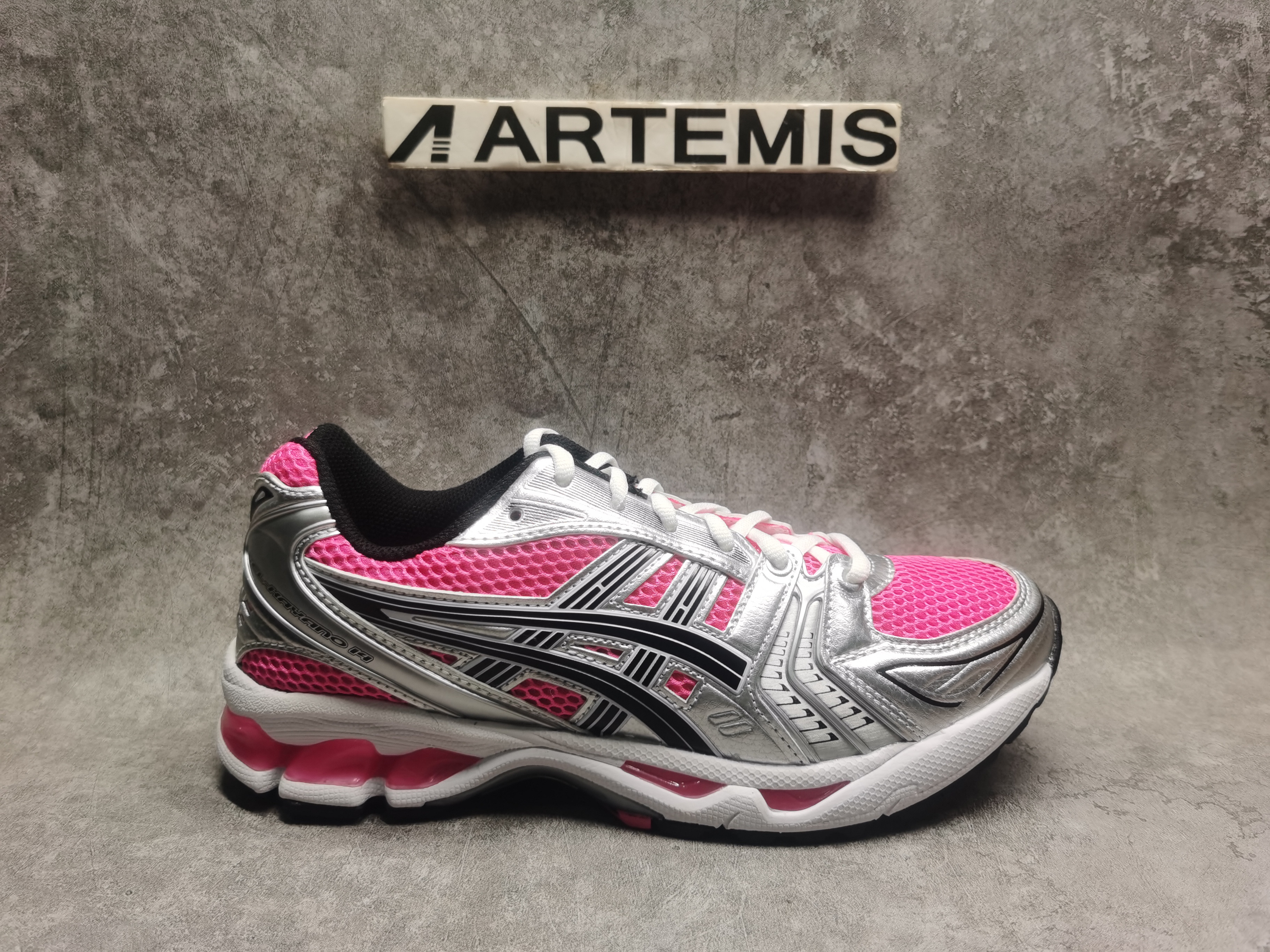 UA Asics gel-kayano 14