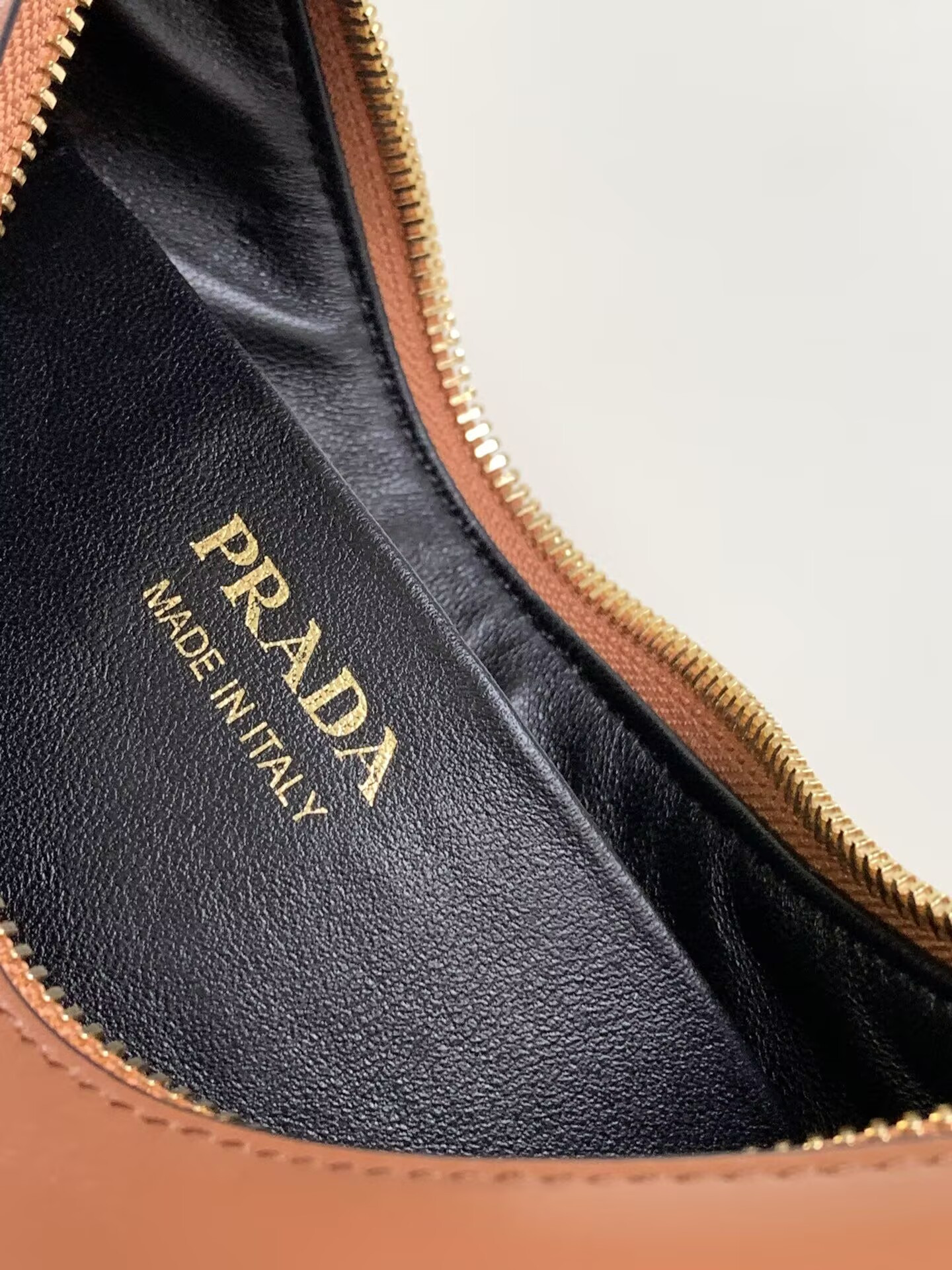 Prada Arqué Shoulder Bag 22.5x18.5x6.5cm