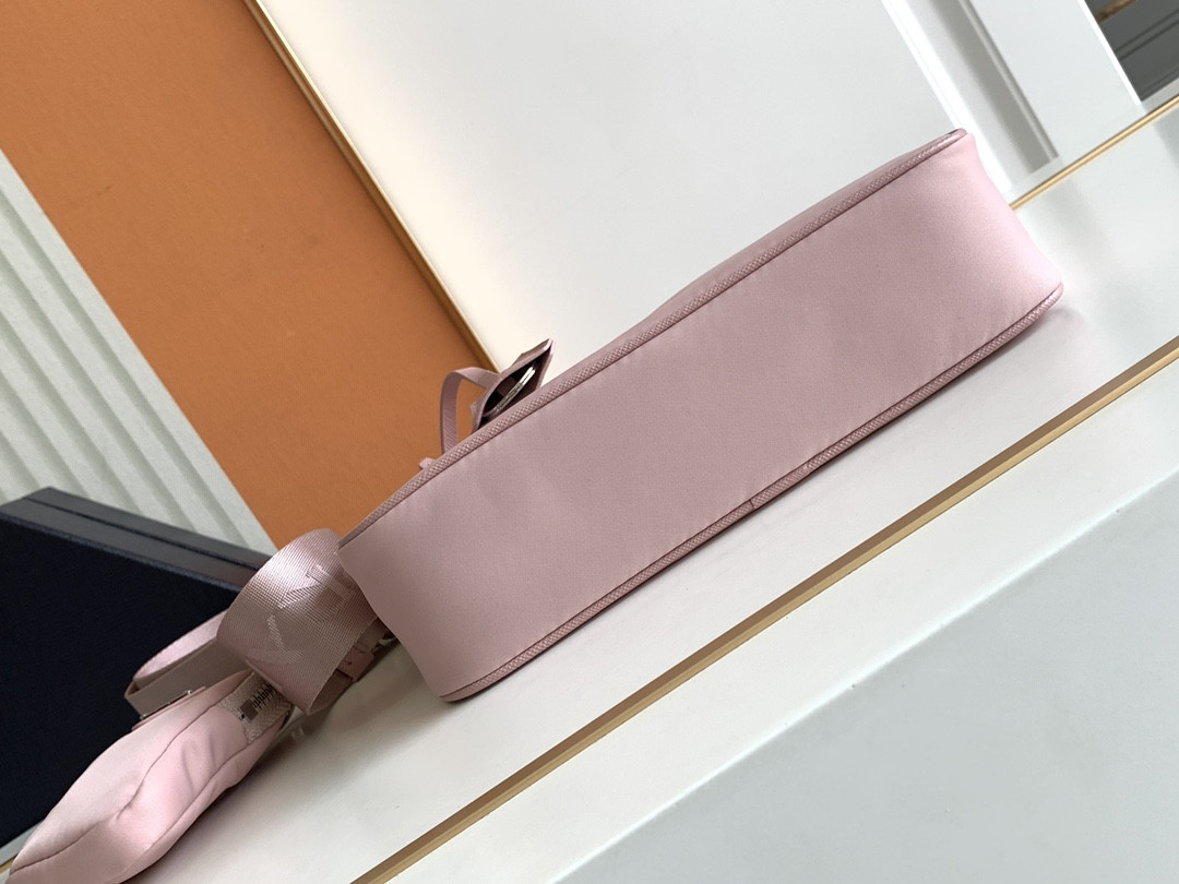 Prada Re-Edition 2005 Re-Nylon bag PINK