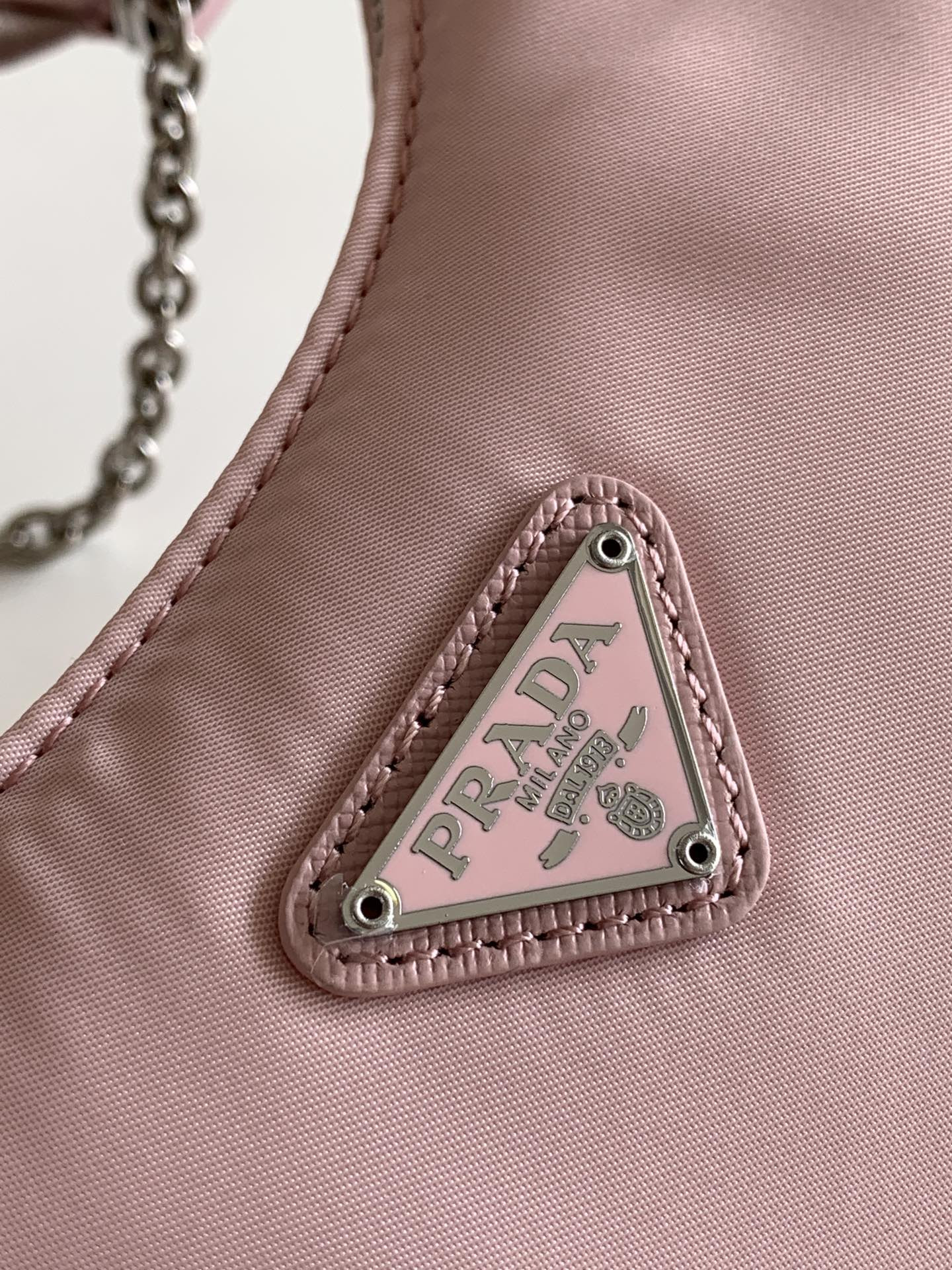 Prada Re-Edition 2005 Re-Nylon bag PINK