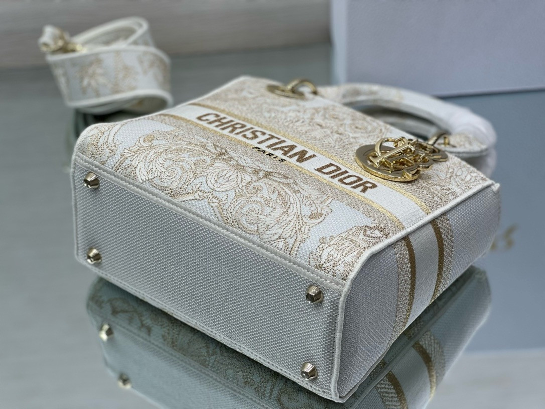 MEDIUM DIOR LADY D-LITE BAG  24 x 20 x 11 cm