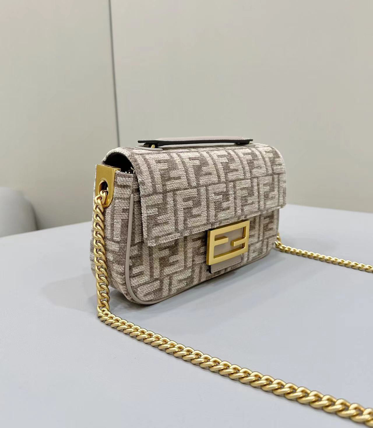 Fendi Baguette Chain Midi 24x14.5x7cm