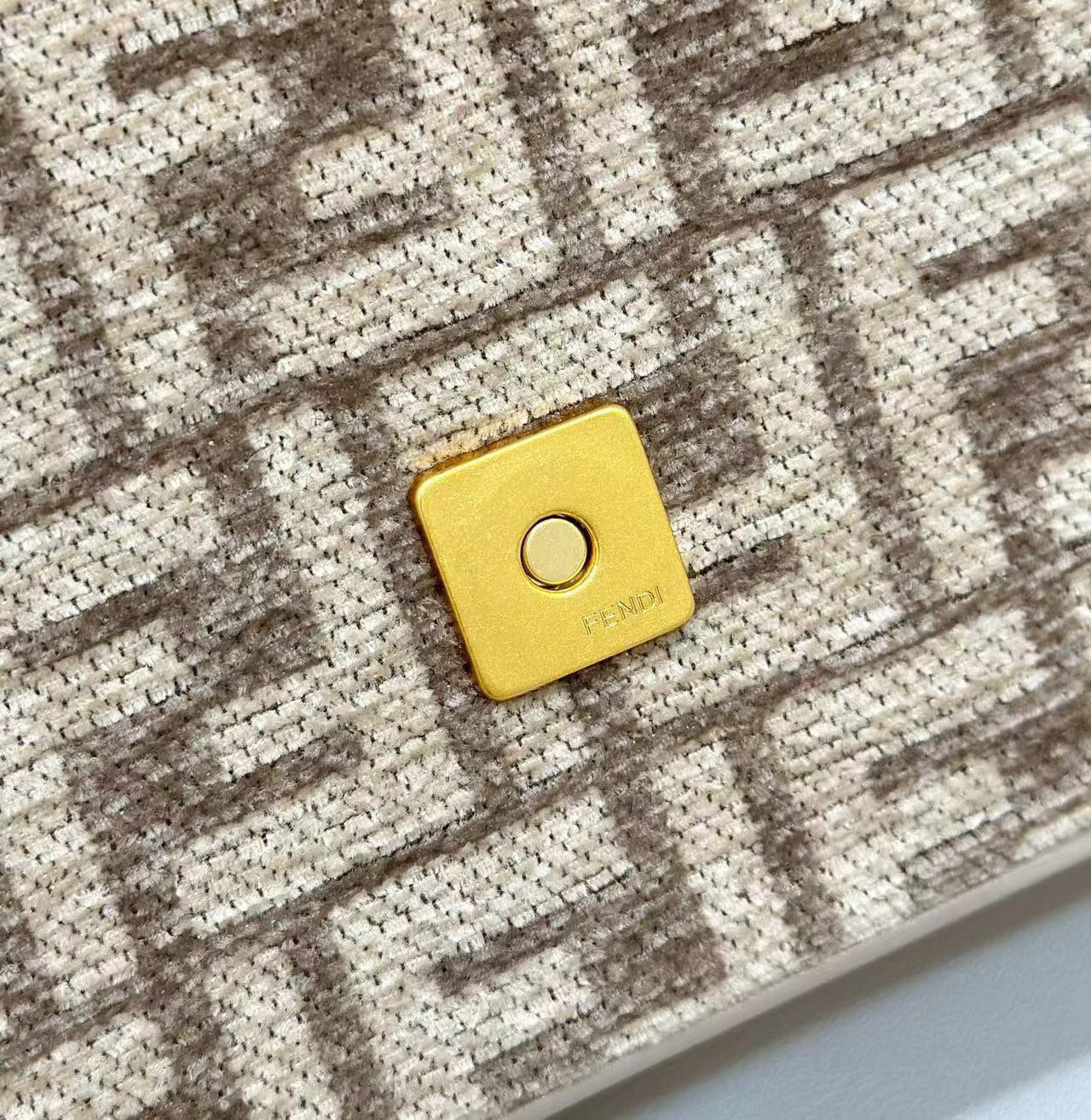 Fendi Baguette Chain Midi 24x14.5x7cm