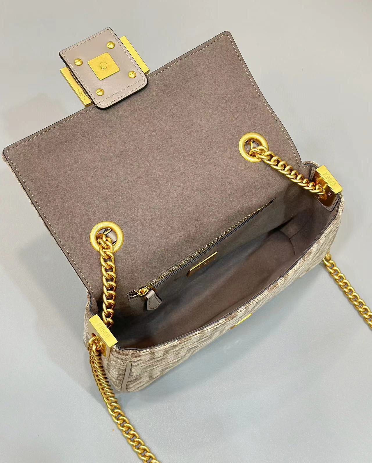 Fendi Baguette Chain Midi 24x14.5x7cm