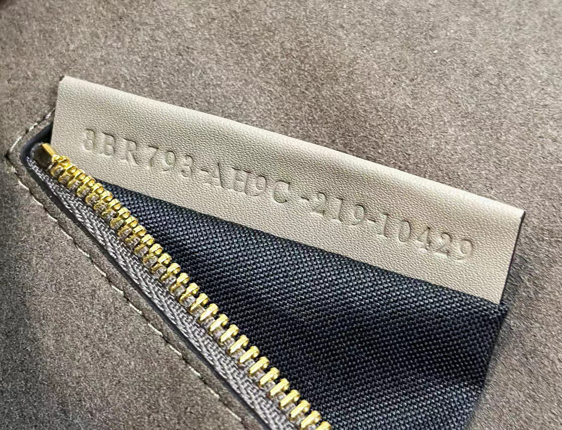 Fendi Baguette Chain Midi 24x14.5x7cm