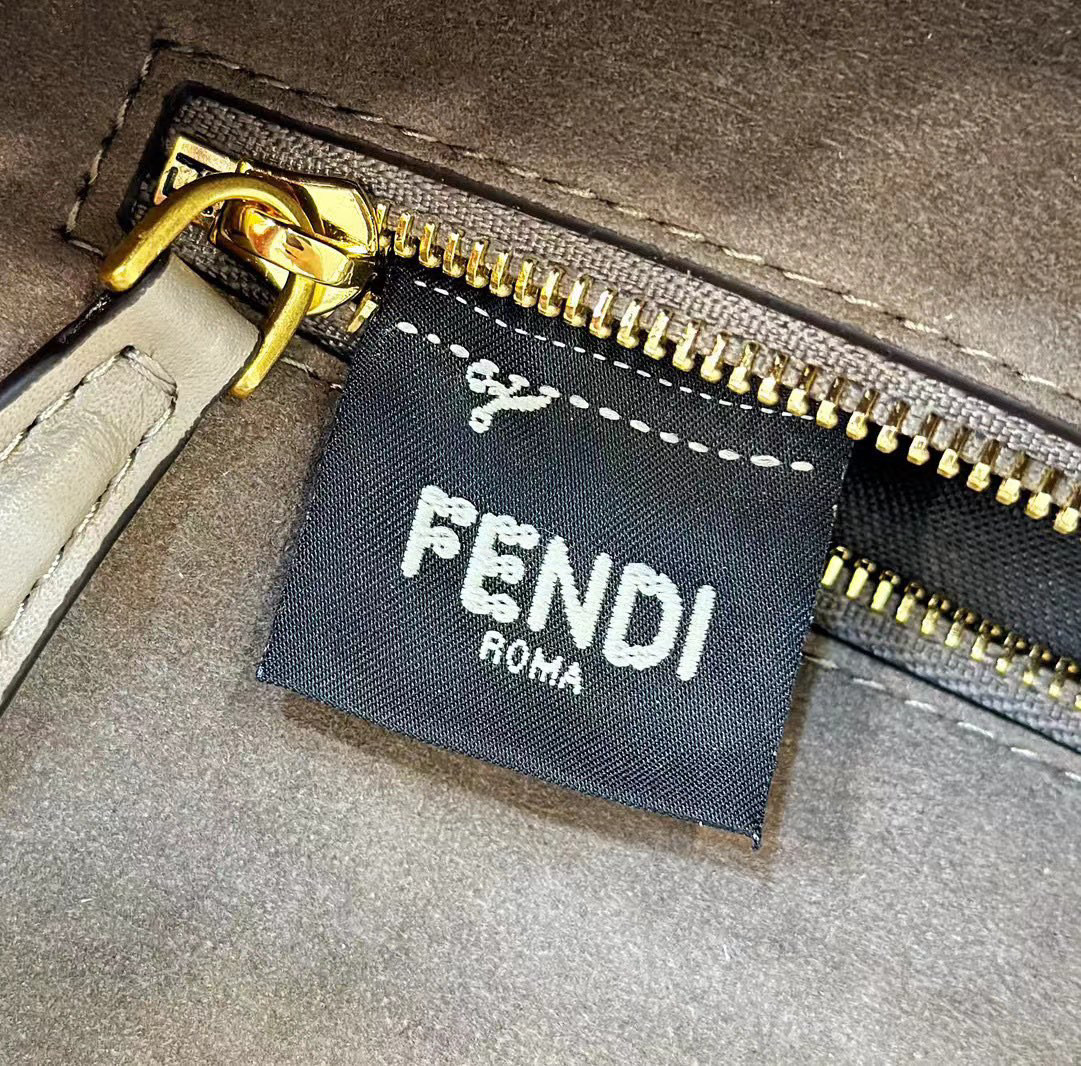 Fendi Baguette Chain Midi 24x14.5x7cm