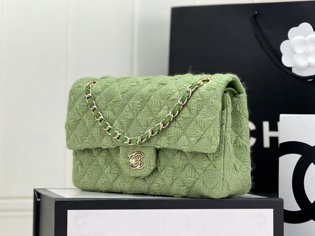 CHANEL MINI CLASSIC 11.12 HANDBAG 25 15.5 × 25.5 × 6.5 cm