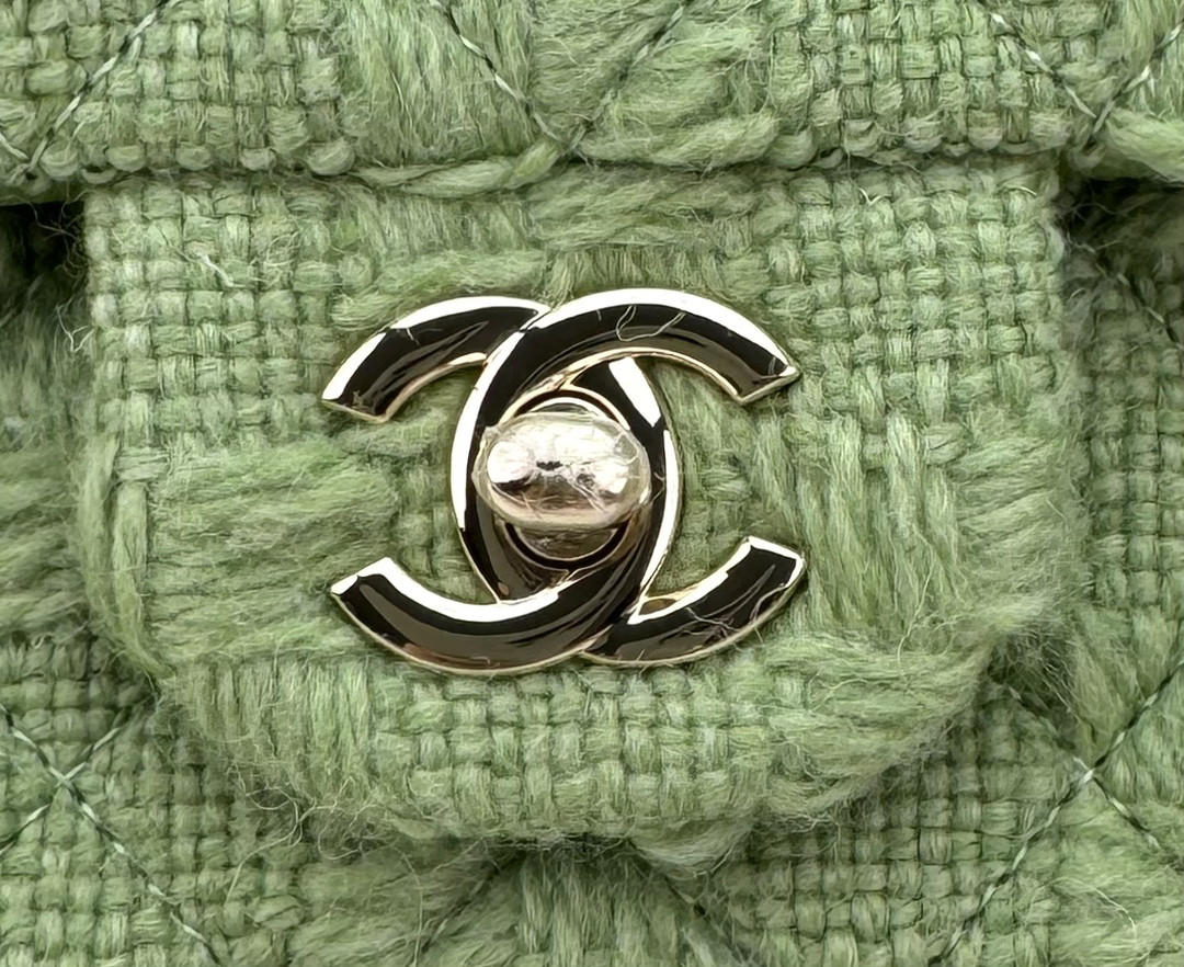 CHANEL MINI CLASSIC 11.12 HANDBAG 25 15.5 × 25.5 × 6.5 cm