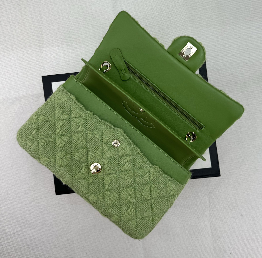 CHANEL MINI CLASSIC 11.12 HANDBAG 25 15.5 × 25.5 × 6.5 cm