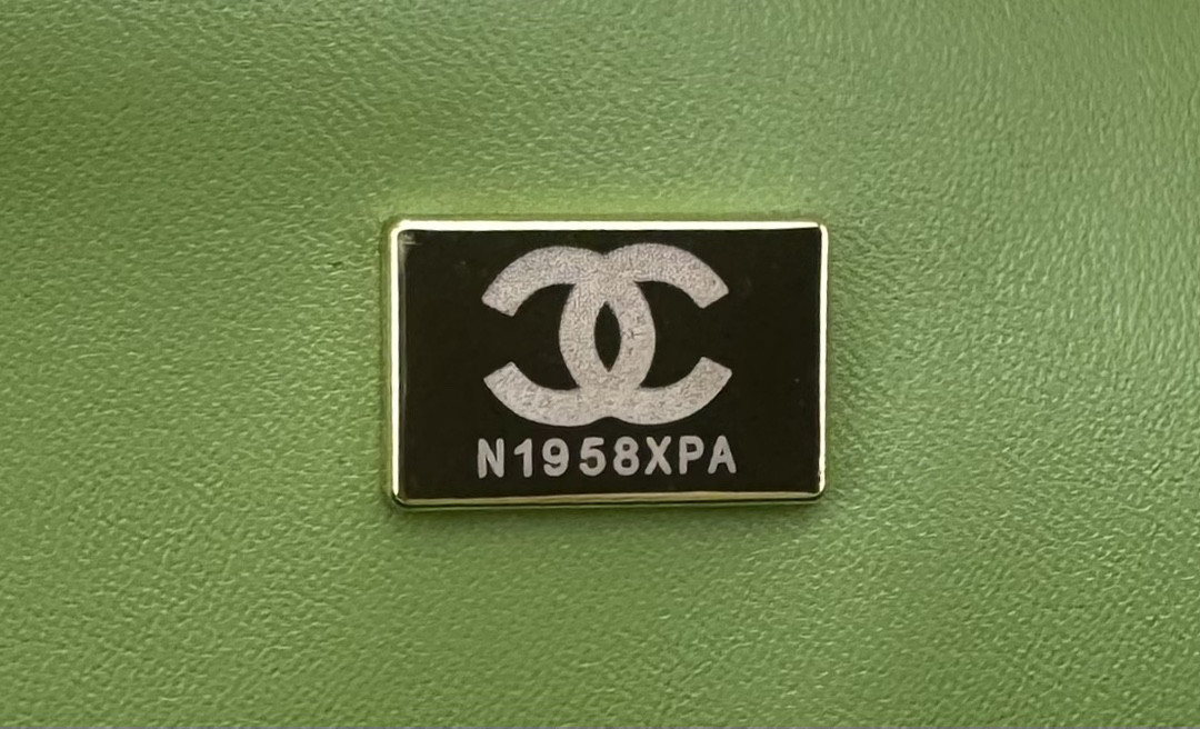 CHANEL MINI CLASSIC 11.12 HANDBAG 25 15.5 × 25.5 × 6.5 cm
