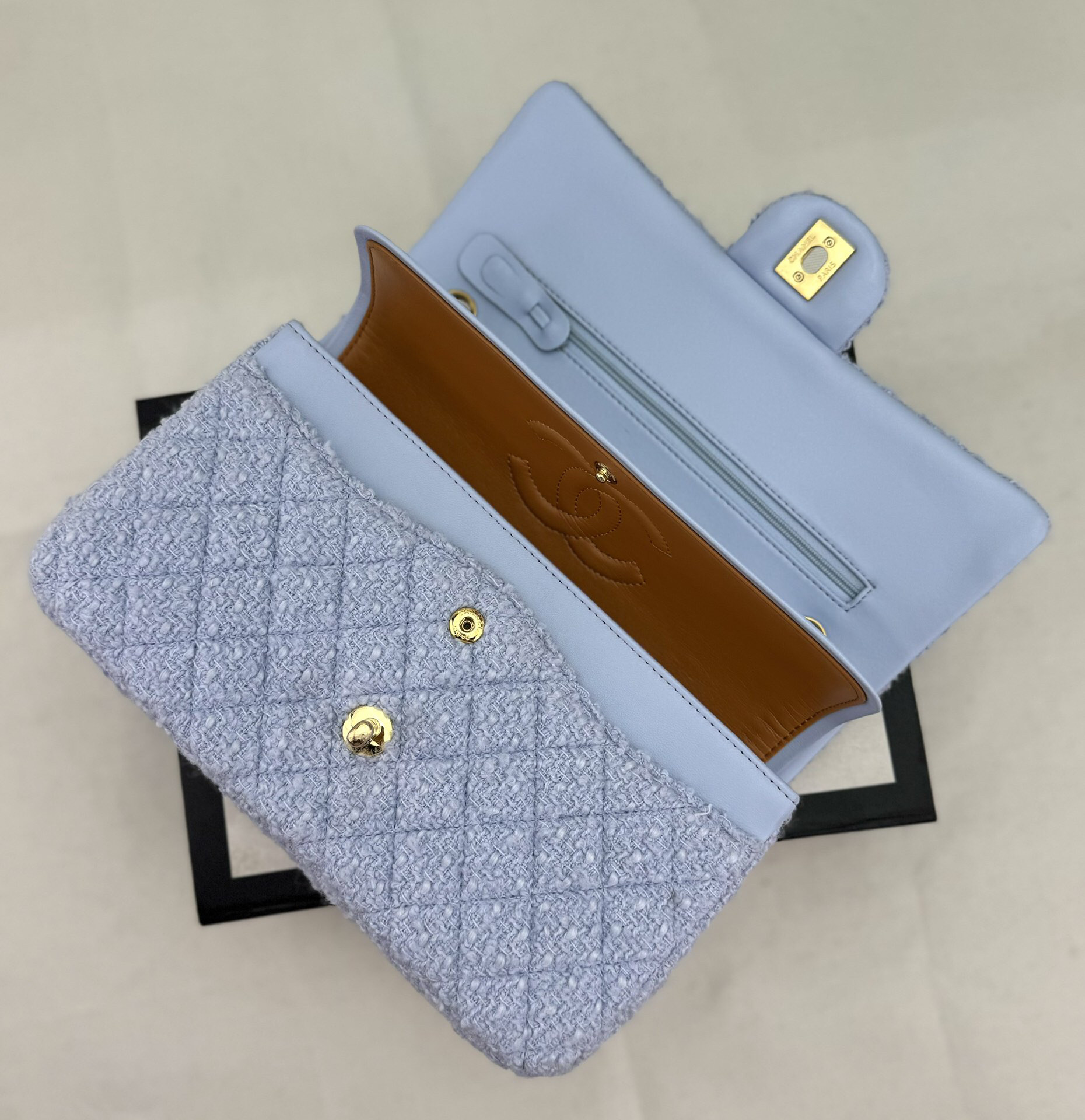 CHANEL MINI CLASSIC 11.12 HANDBAG 25 15.5 × 25.5 × 6.5 cm