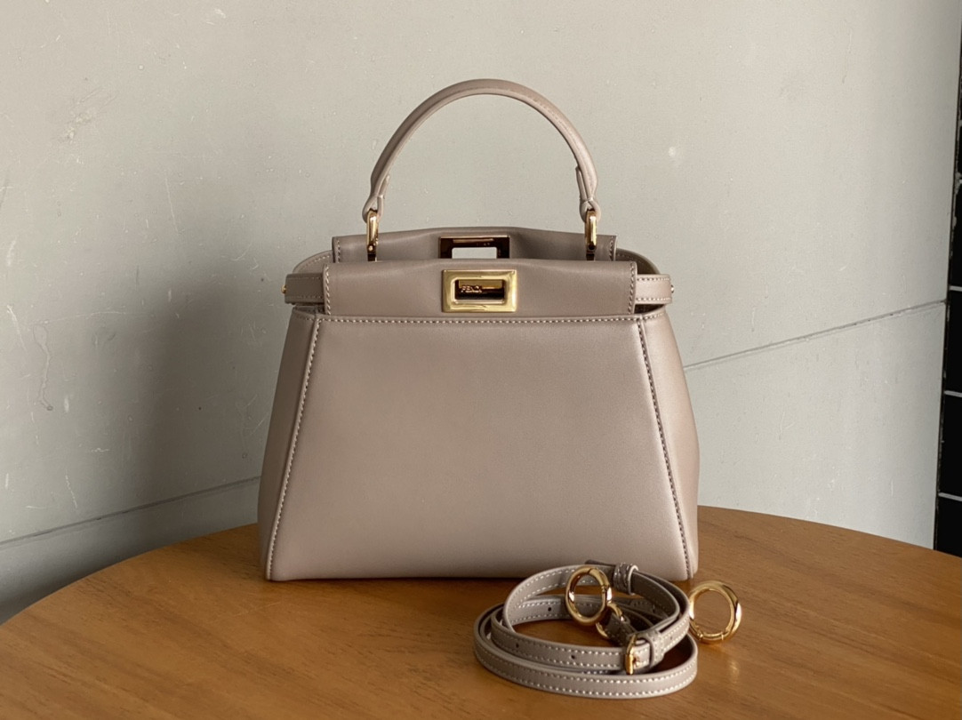 Fendi 8315C Peekaboo bag 23x9x20cm