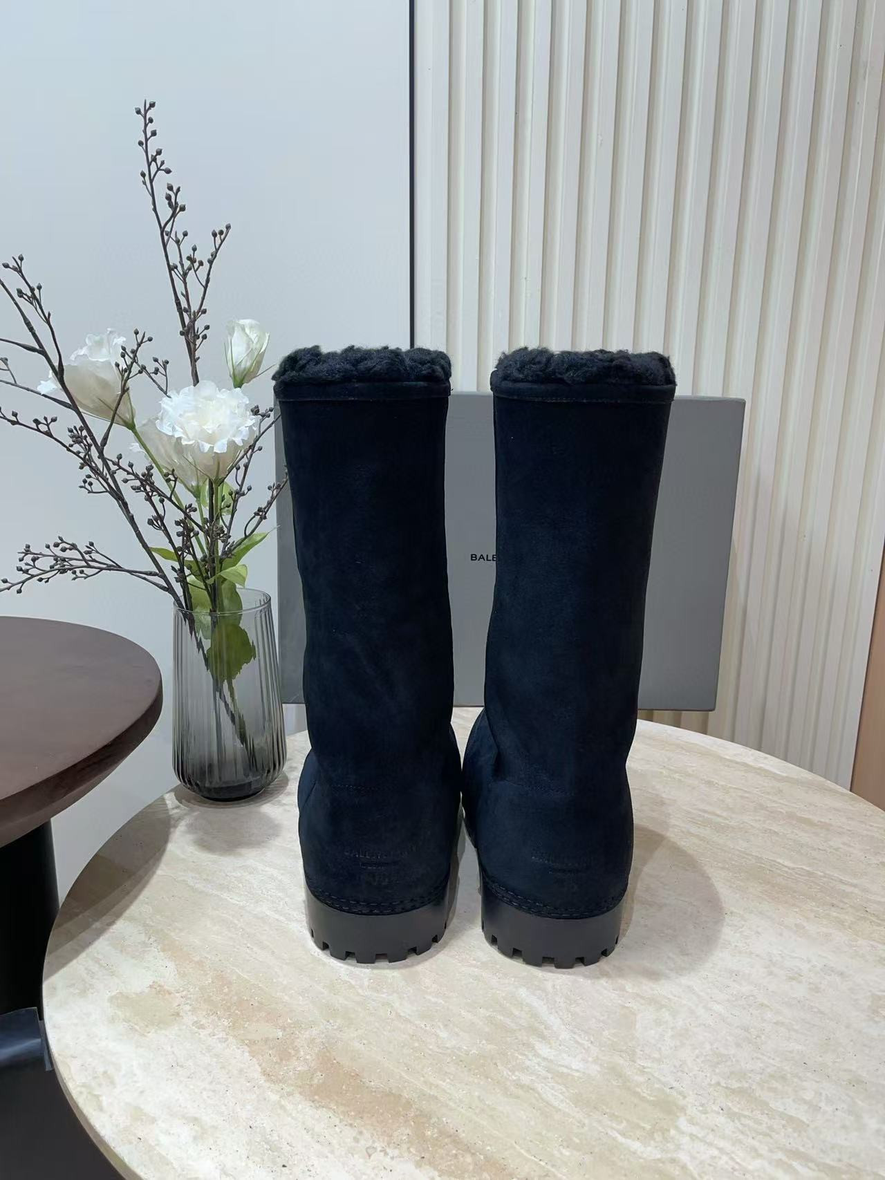 UA Balenciaga Snow Boots