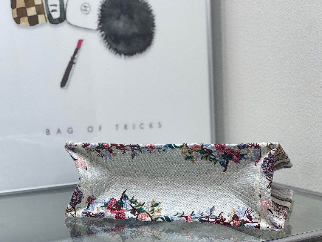 MEDIUM DIOR BOOK TOTE White Multicolor Dragon Zodiac Embroidery 36 x 27.5 x 16.5 cm