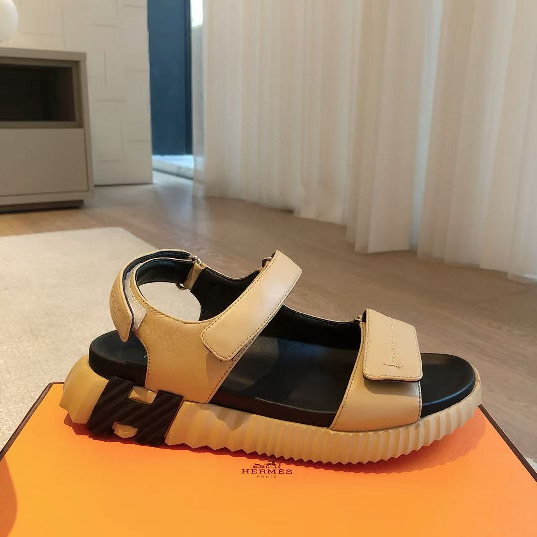 UA Hermes Junior sandal