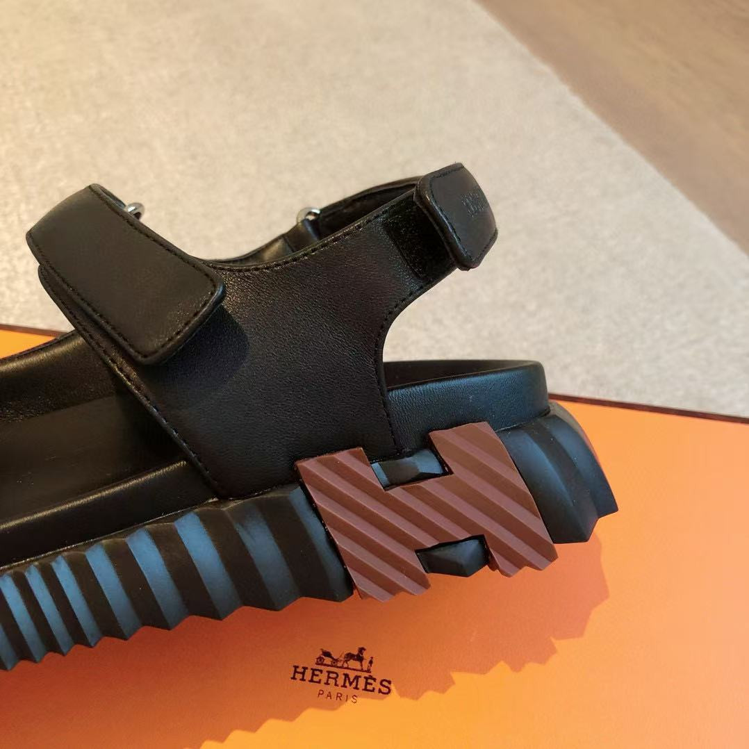 UA Hermes Junior sandal