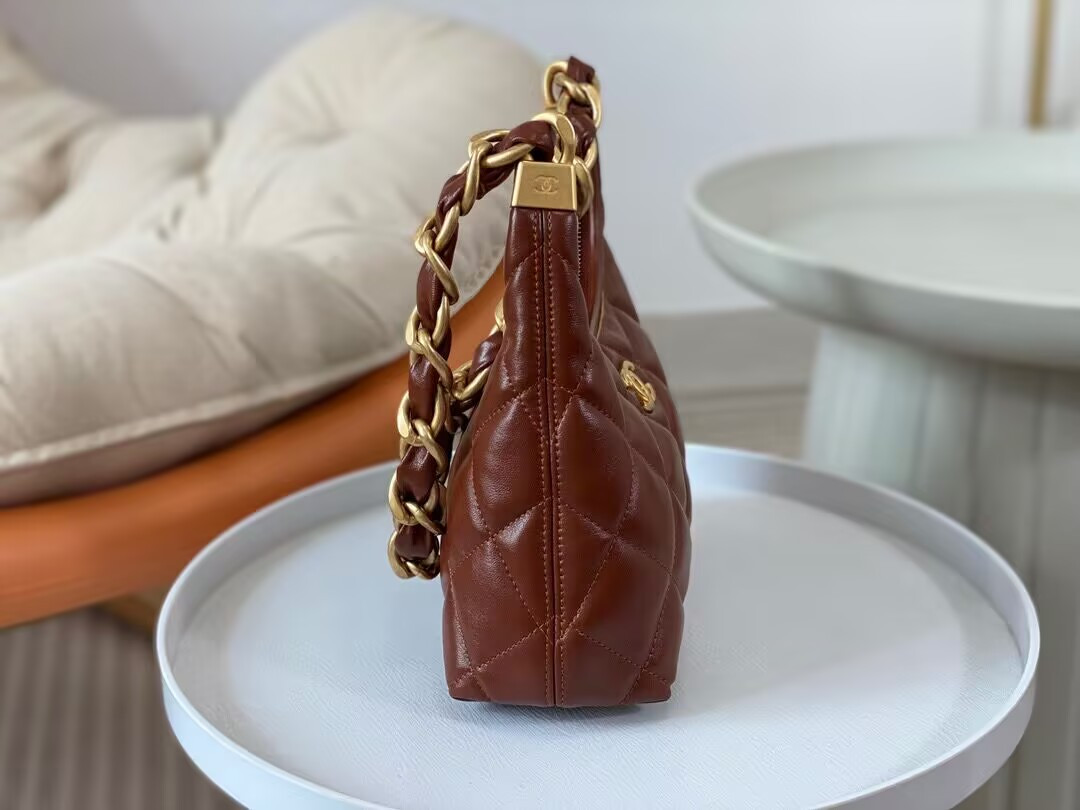 Chanel 24a Hobo Bag 19×22×8.5cm