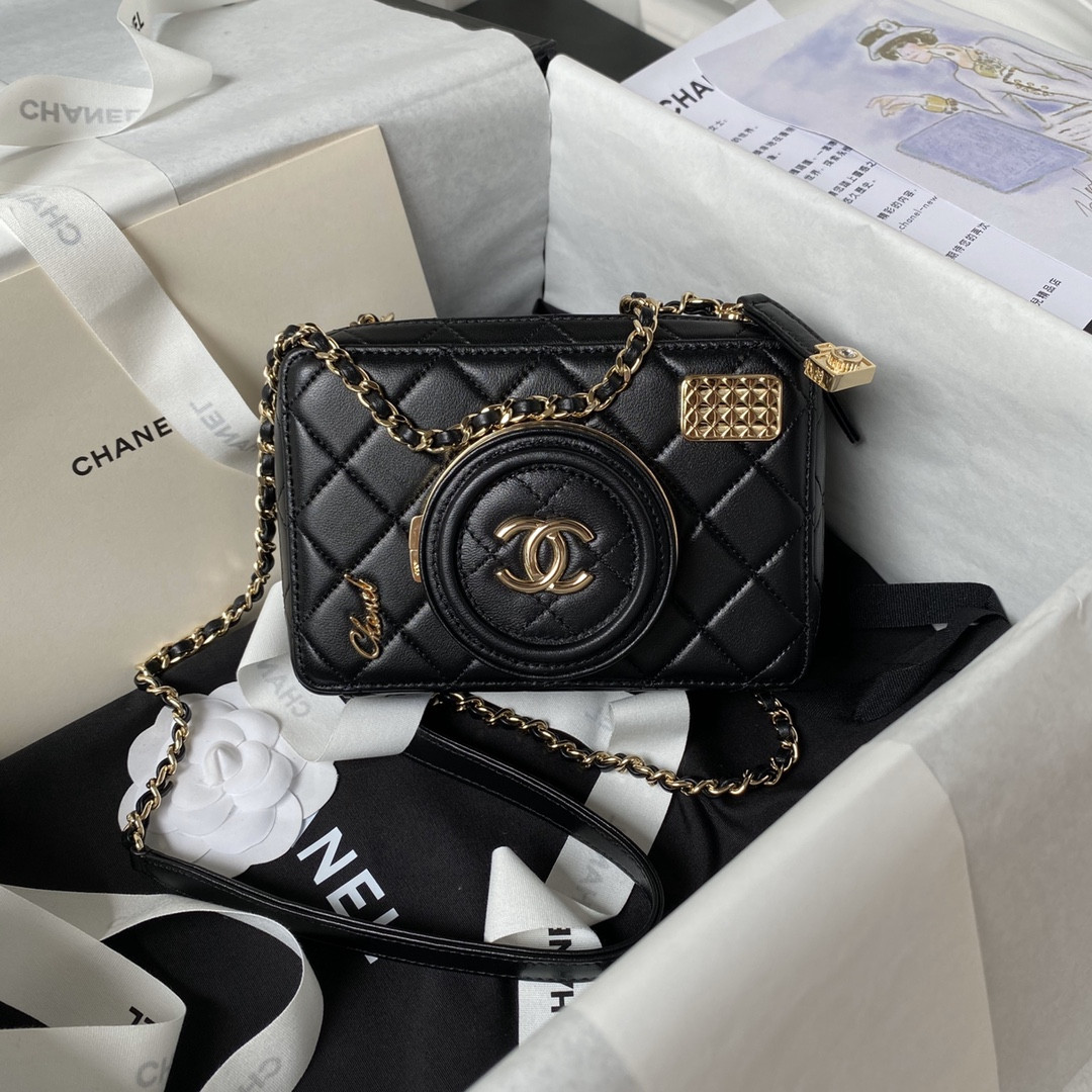 CHANEL CAMERA BAG 4.5 × 6.2 × 2.3 in