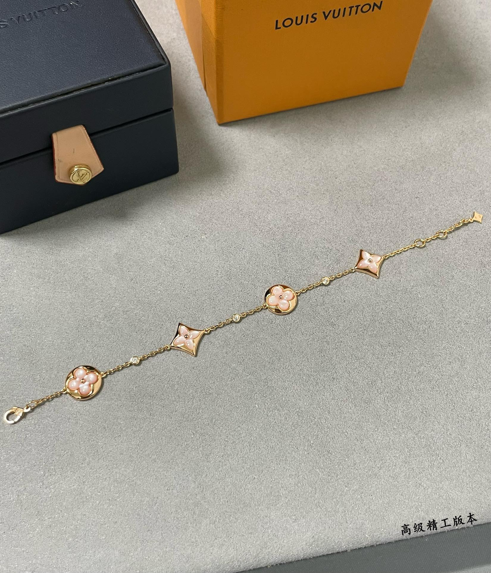 Louis Vuitton Four-Flower High-End Mother-of-Pearl Bracelet