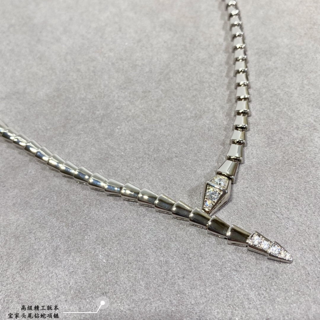Bvlgari Head and tail drill snake Necklace