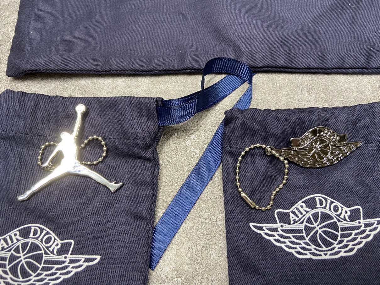 Air Jordan 1 Retro High Dior (Blue Box Version)