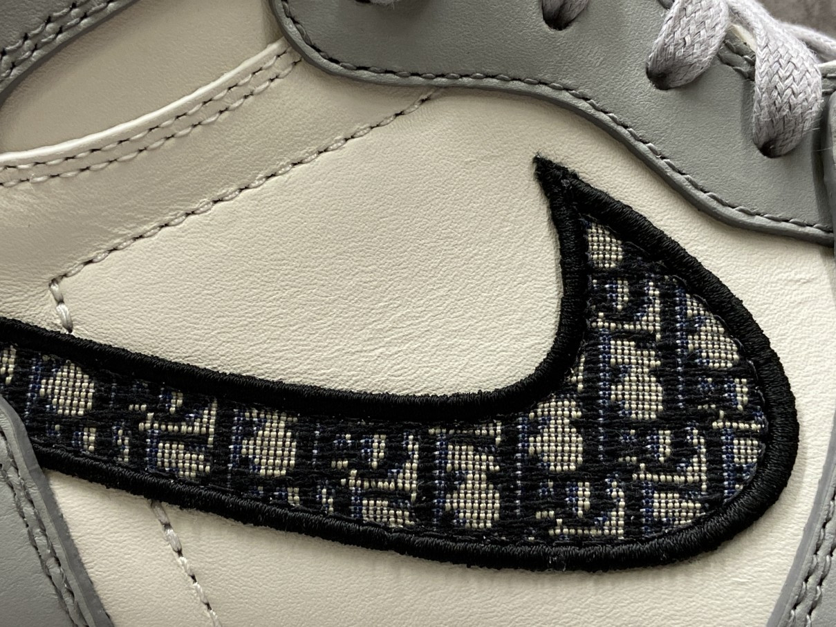 Air Jordan 1 Retro High Dior (Blue Box Version)