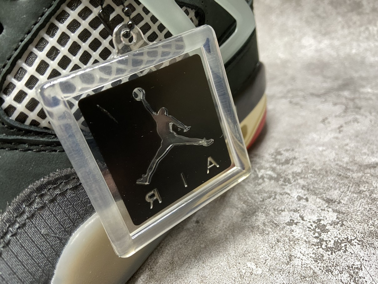 Air Jordan 4 X Off White Bred