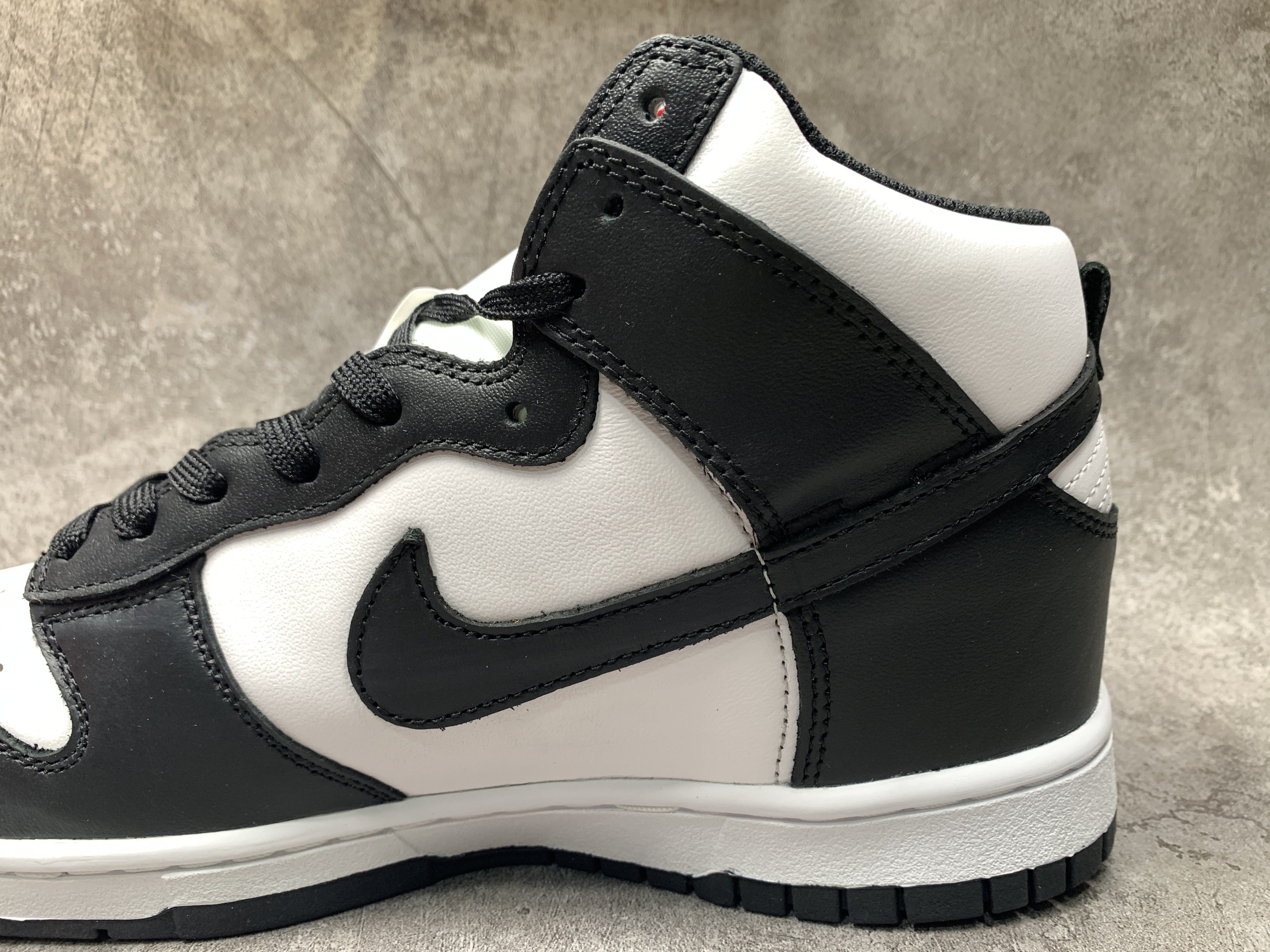 Nike Dunk High Panda