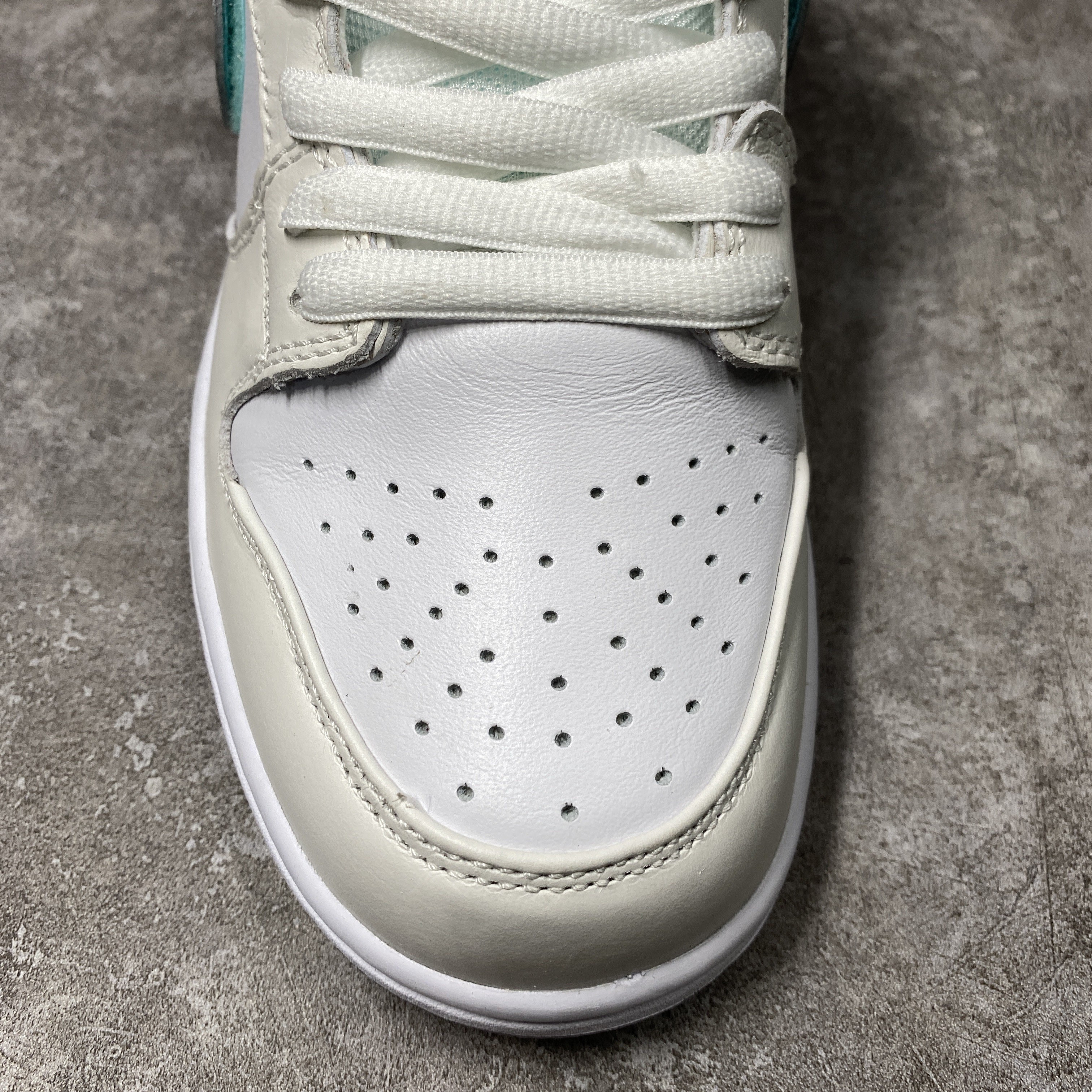 Nike SB Dunk Low Diamond Supply Co White Diamond